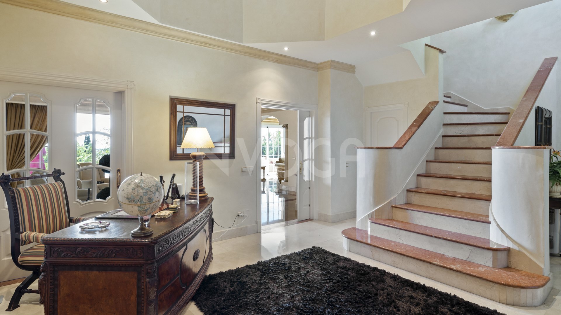 Classic style villa in El Paraíso Alto