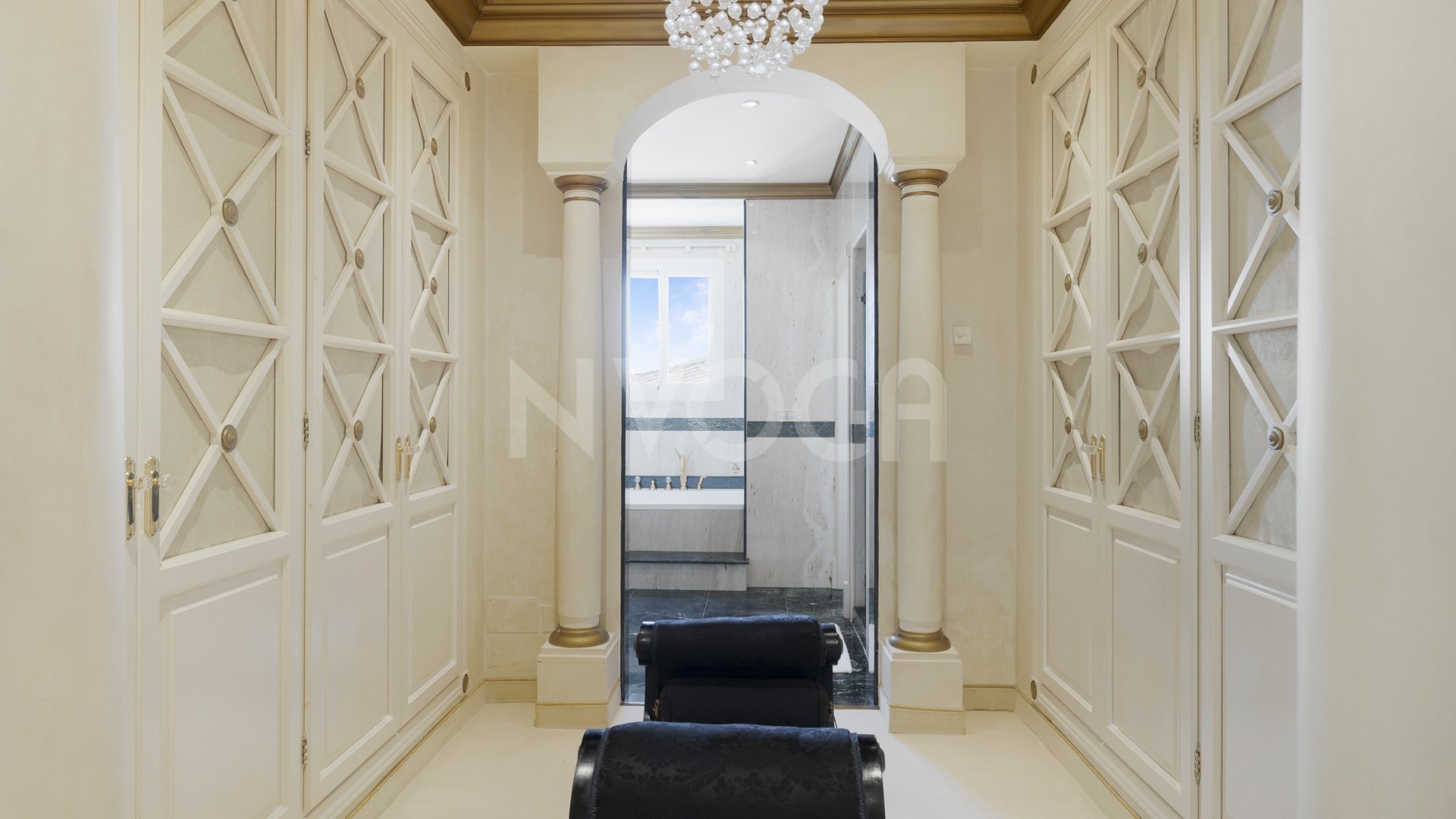 Classic style villa in El Paraíso Alto