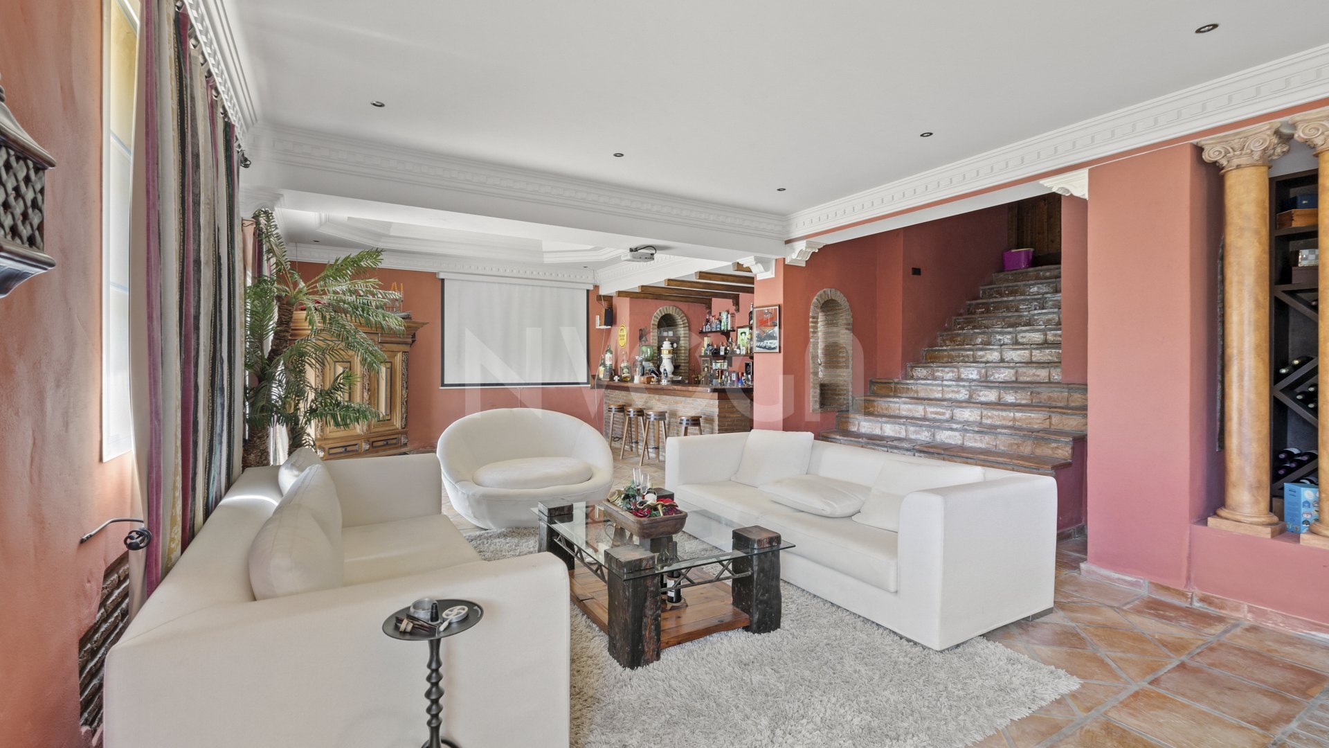 Classic style villa in El Paraíso Alto