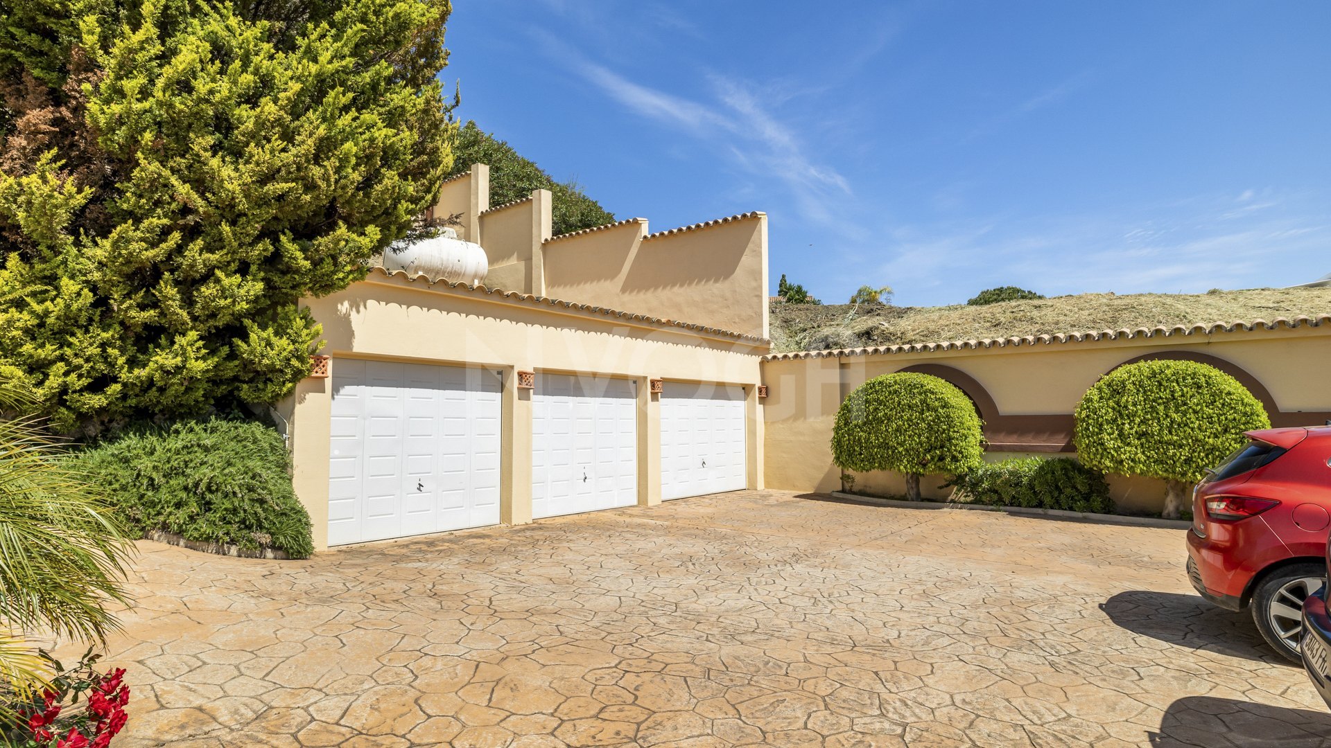 Classic style villa in El Paraíso Alto