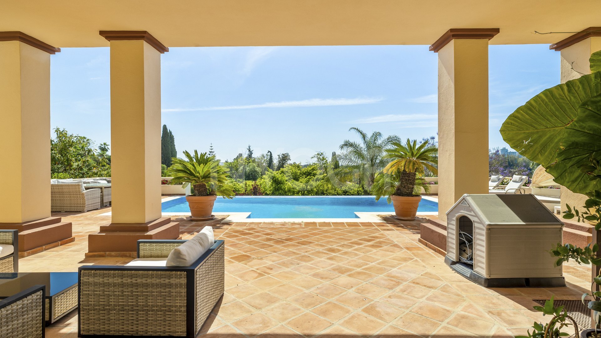 Classic style villa in El Paraíso Alto