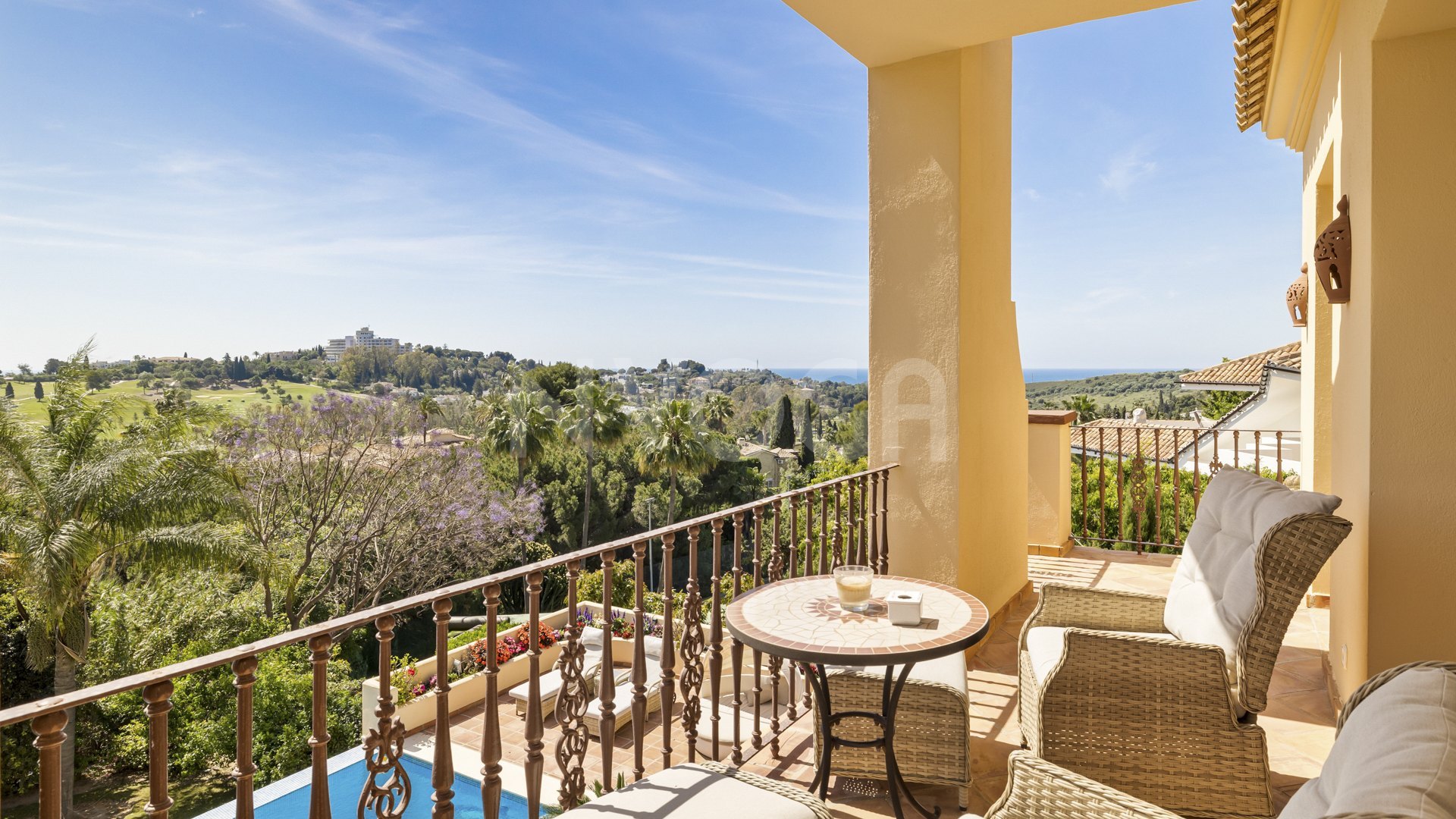 Classic style villa in El Paraíso Alto