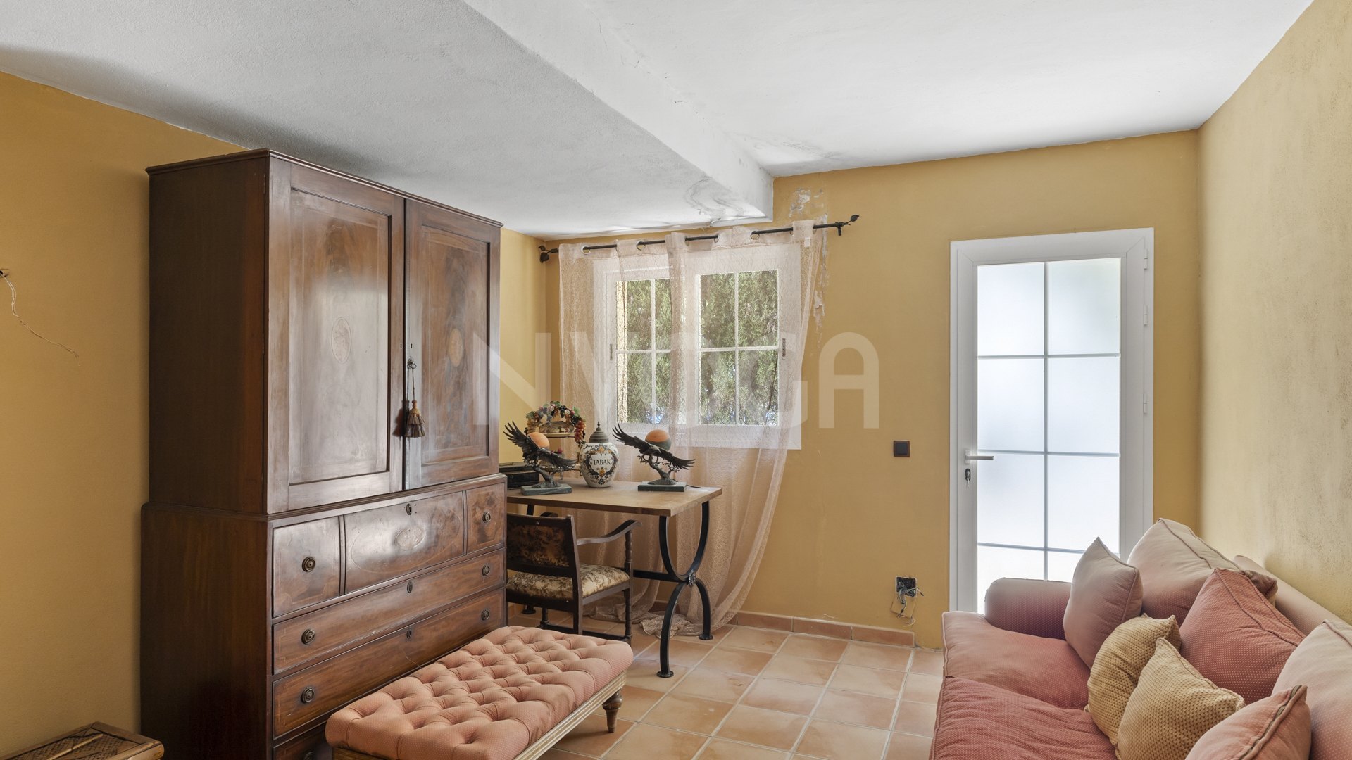 Classic style villa in El Paraíso Alto