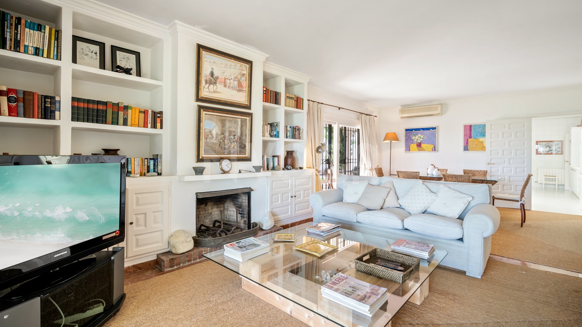 Beautiful classic beachfront villa in Estepona