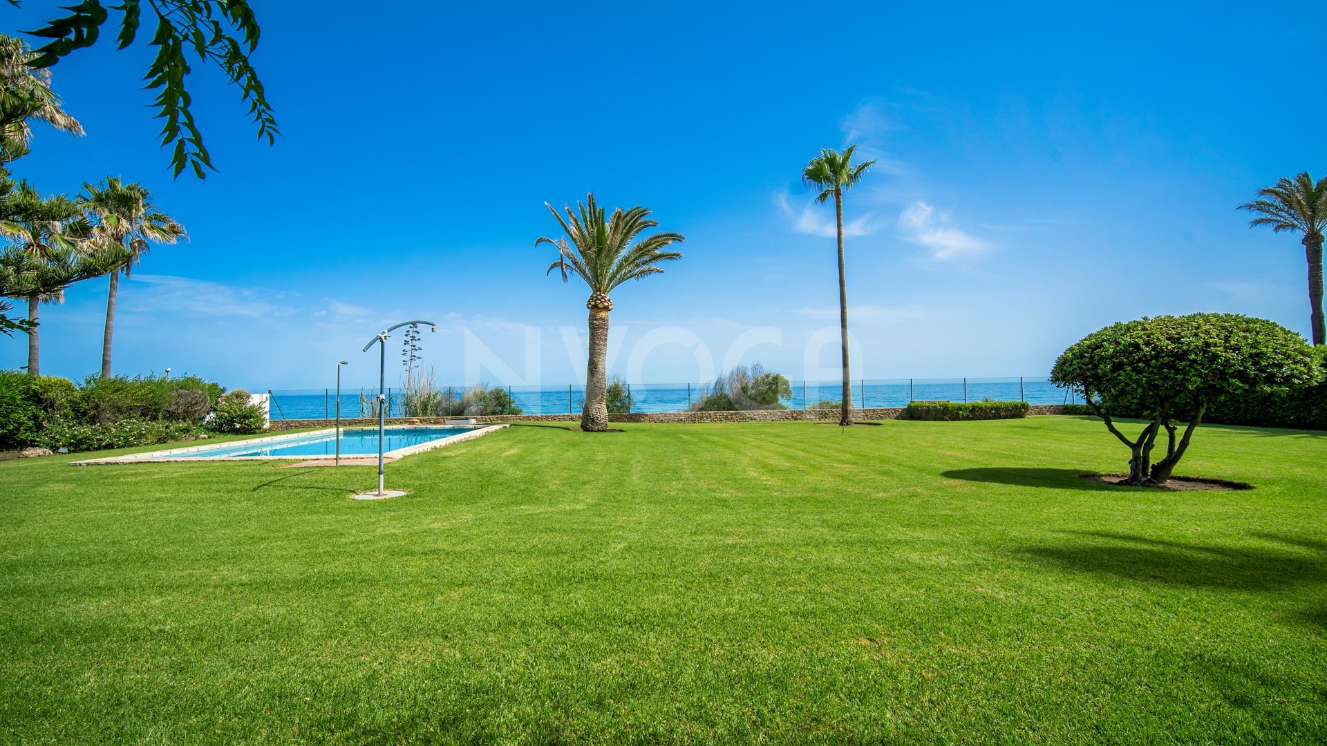 Beautiful classic beachfront villa in Estepona