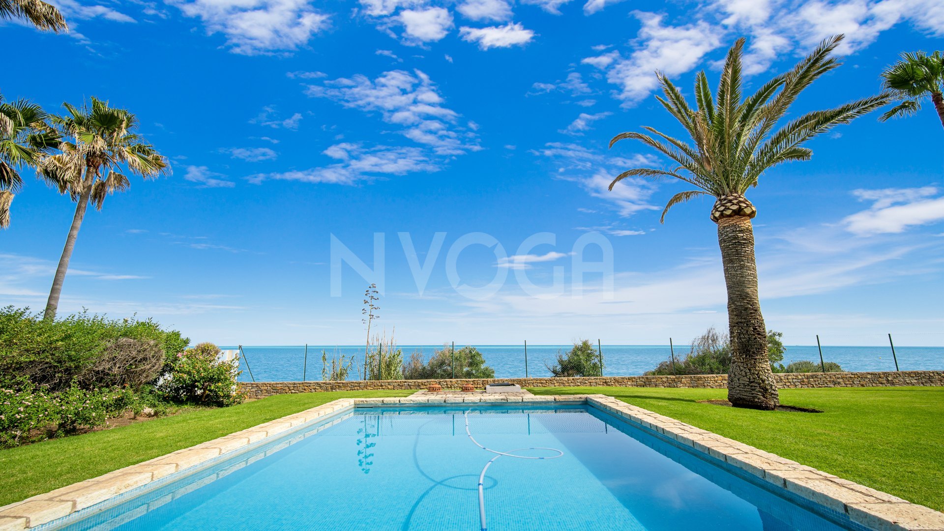Beautiful classic beachfront villa in Estepona