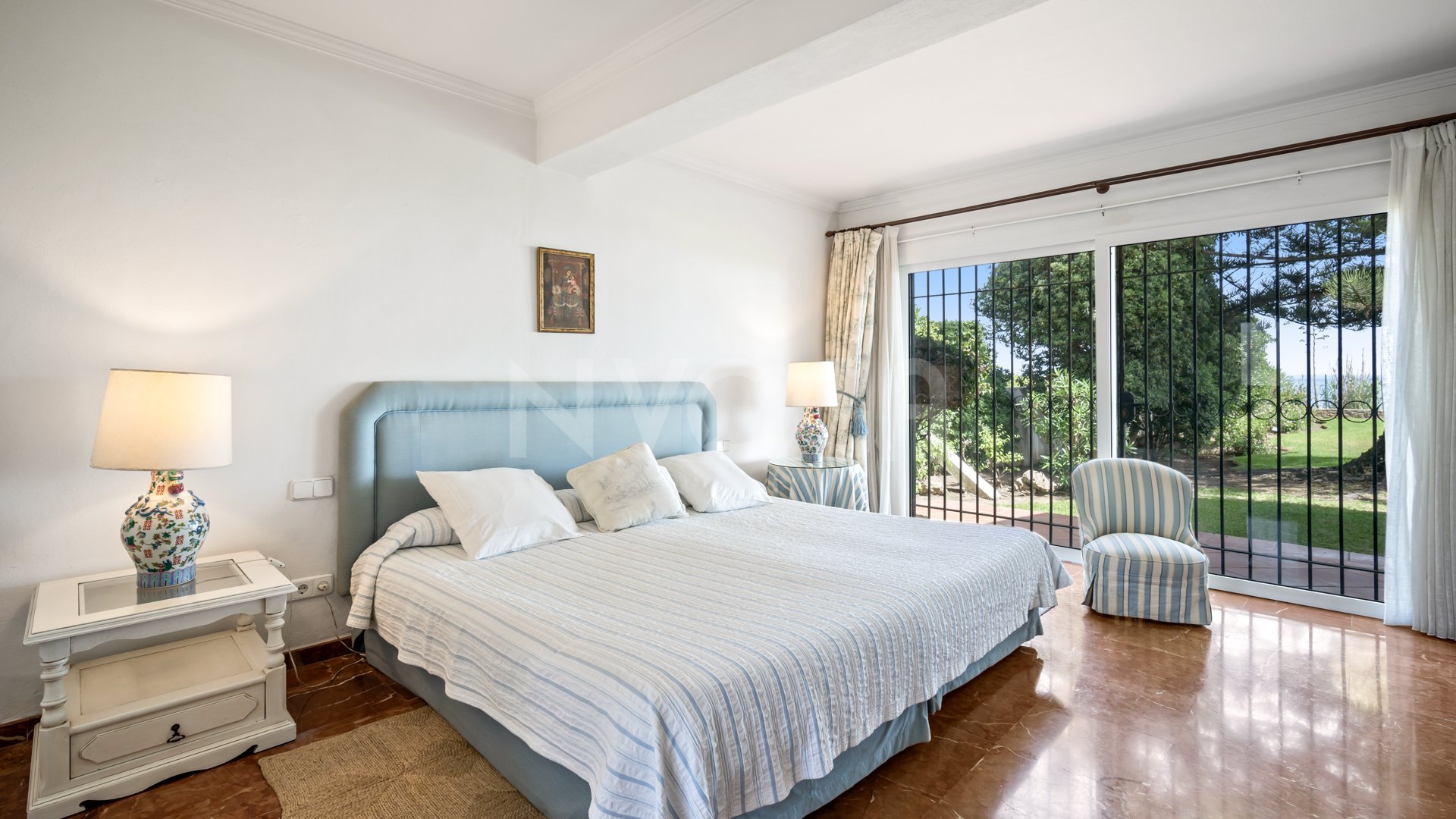 Beautiful classic beachfront villa in Estepona