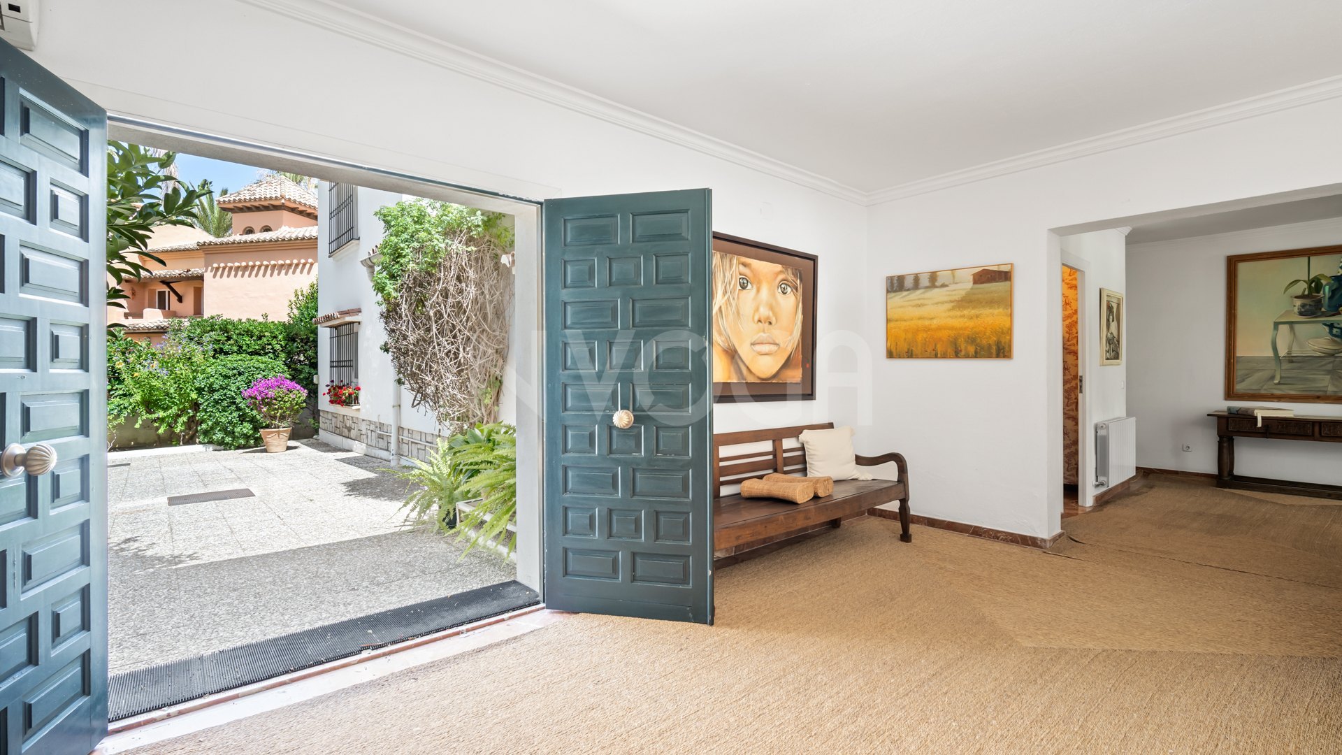 Beautiful classic beachfront villa in Estepona