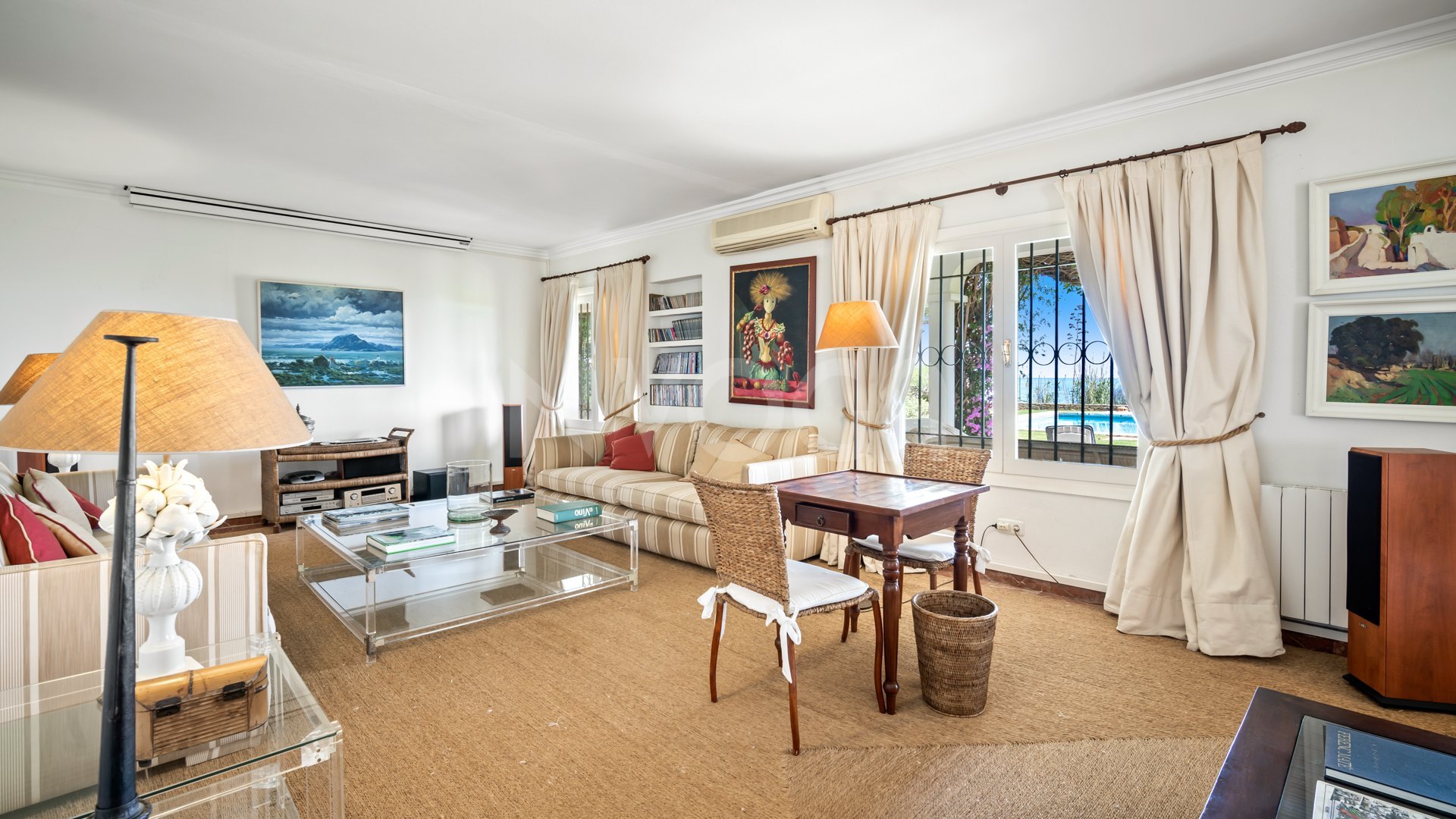 Beautiful classic beachfront villa in Estepona