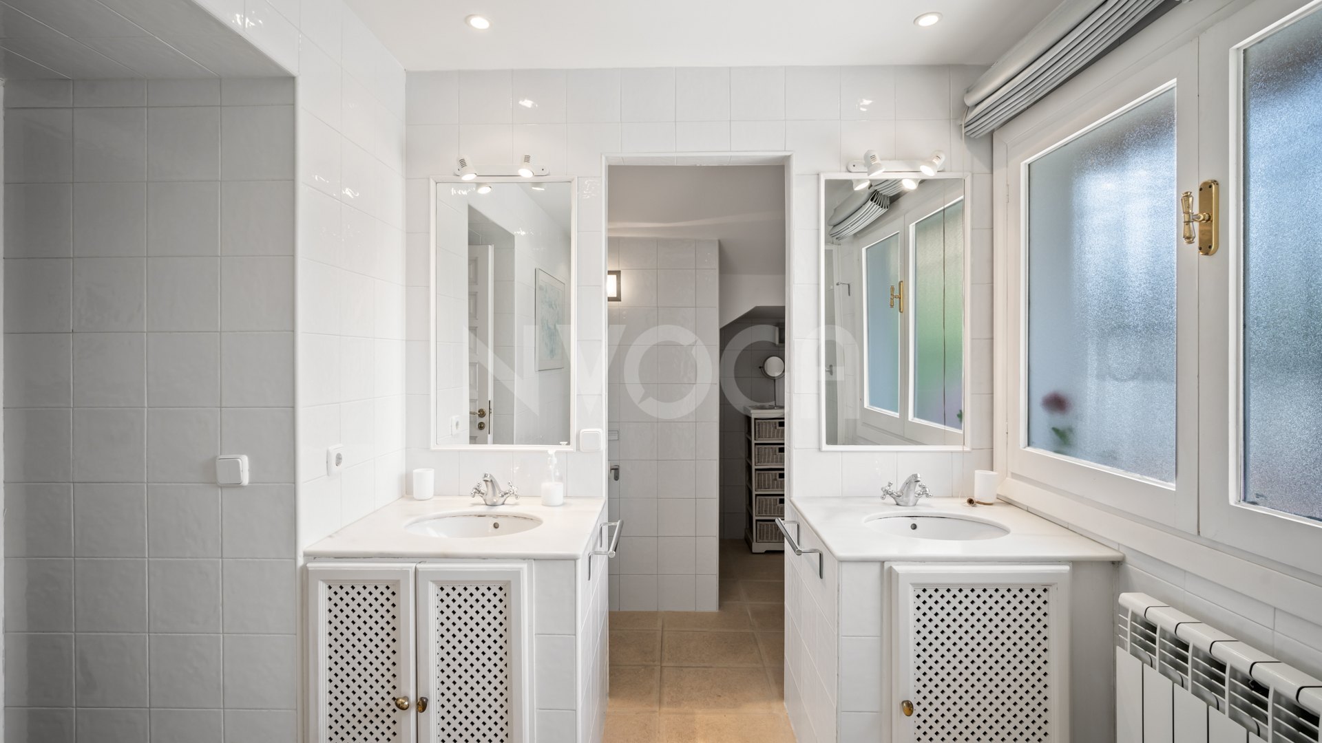 Beautiful classic beachfront villa in Estepona