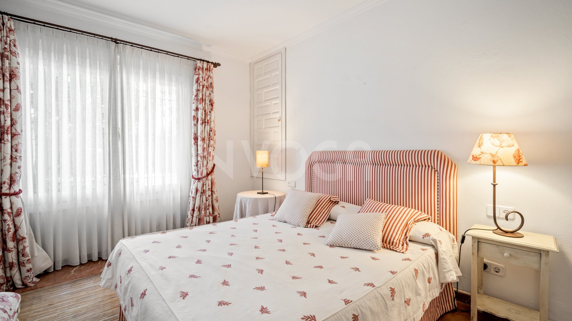 Beautiful classic beachfront villa in Estepona