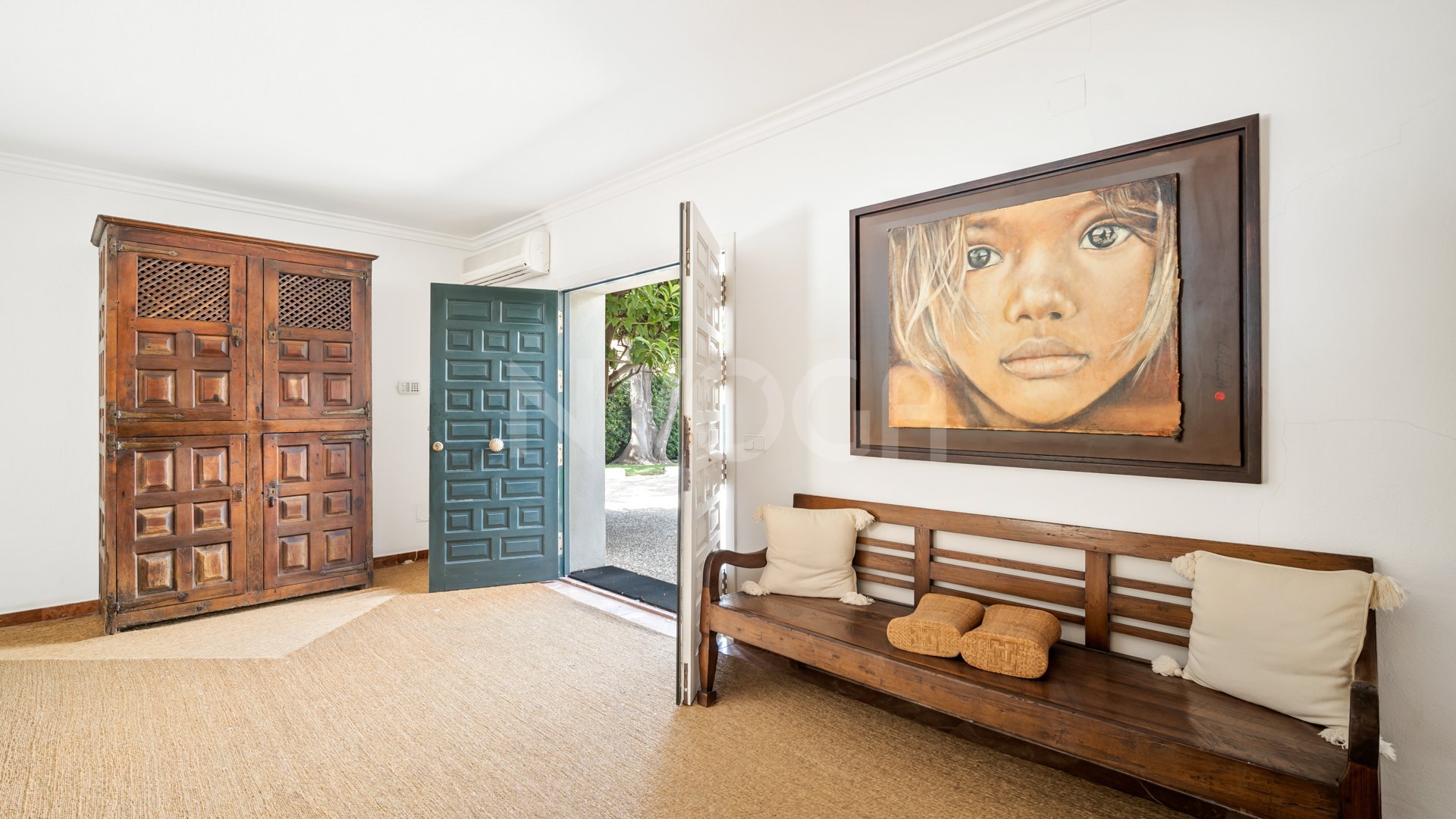 Beautiful classic beachfront villa in Estepona