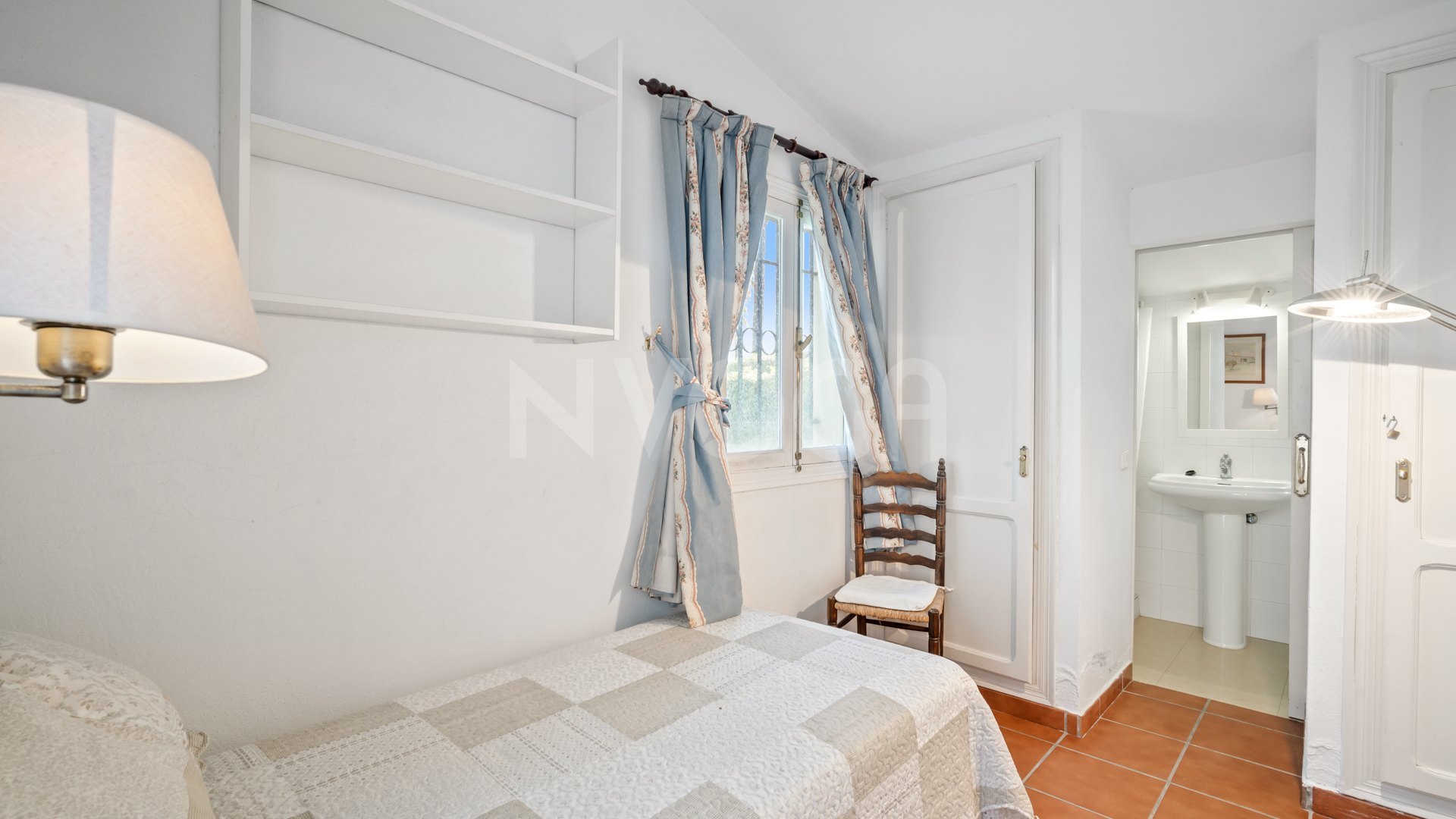 Beautiful classic beachfront villa in Estepona