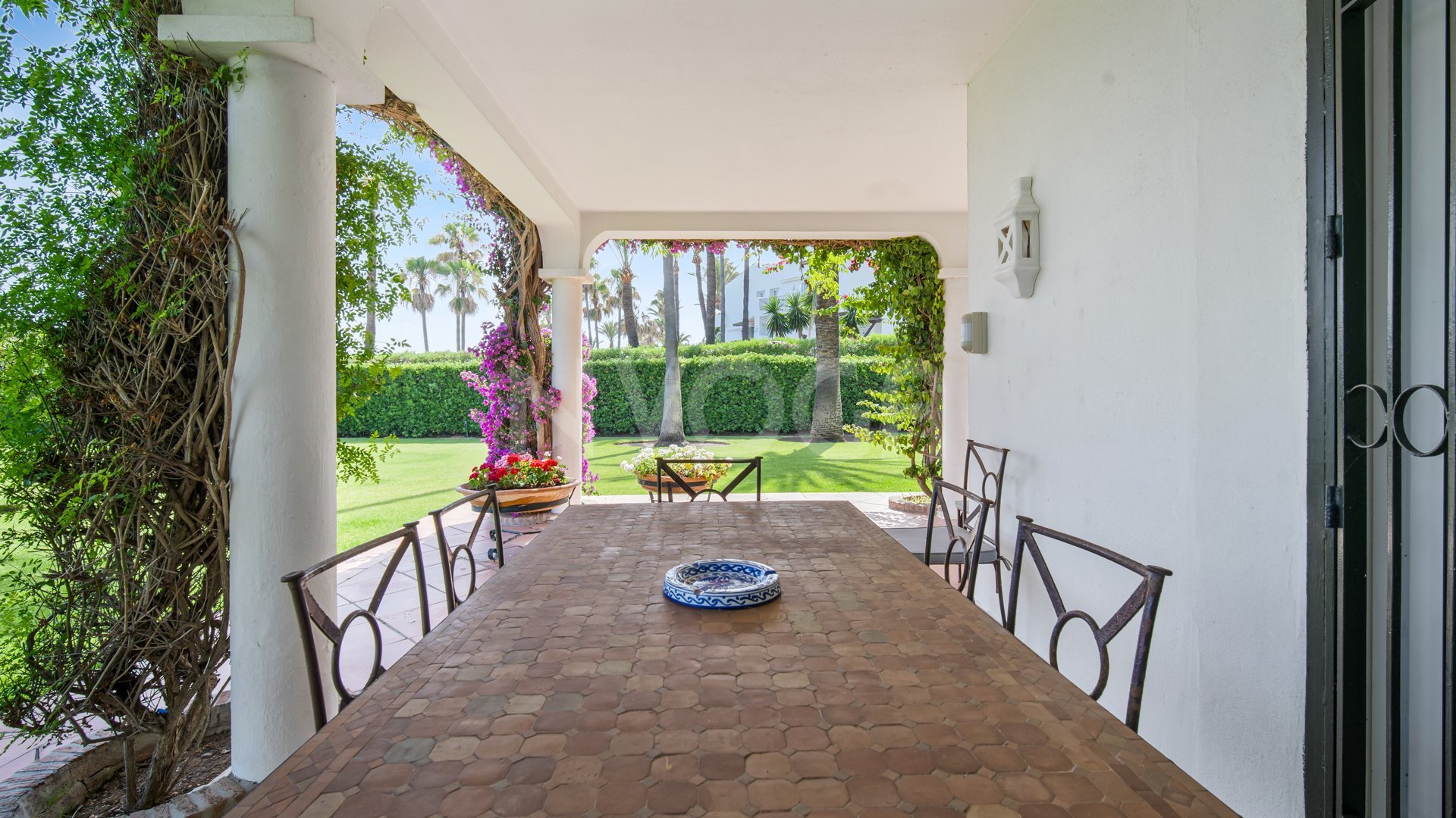Beautiful classic beachfront villa in Estepona