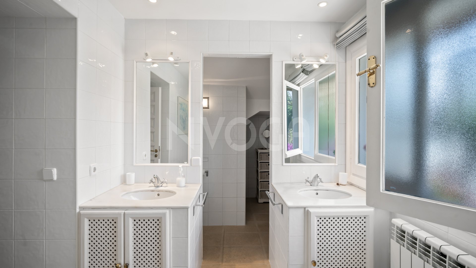 Beautiful classic beachfront villa in Estepona