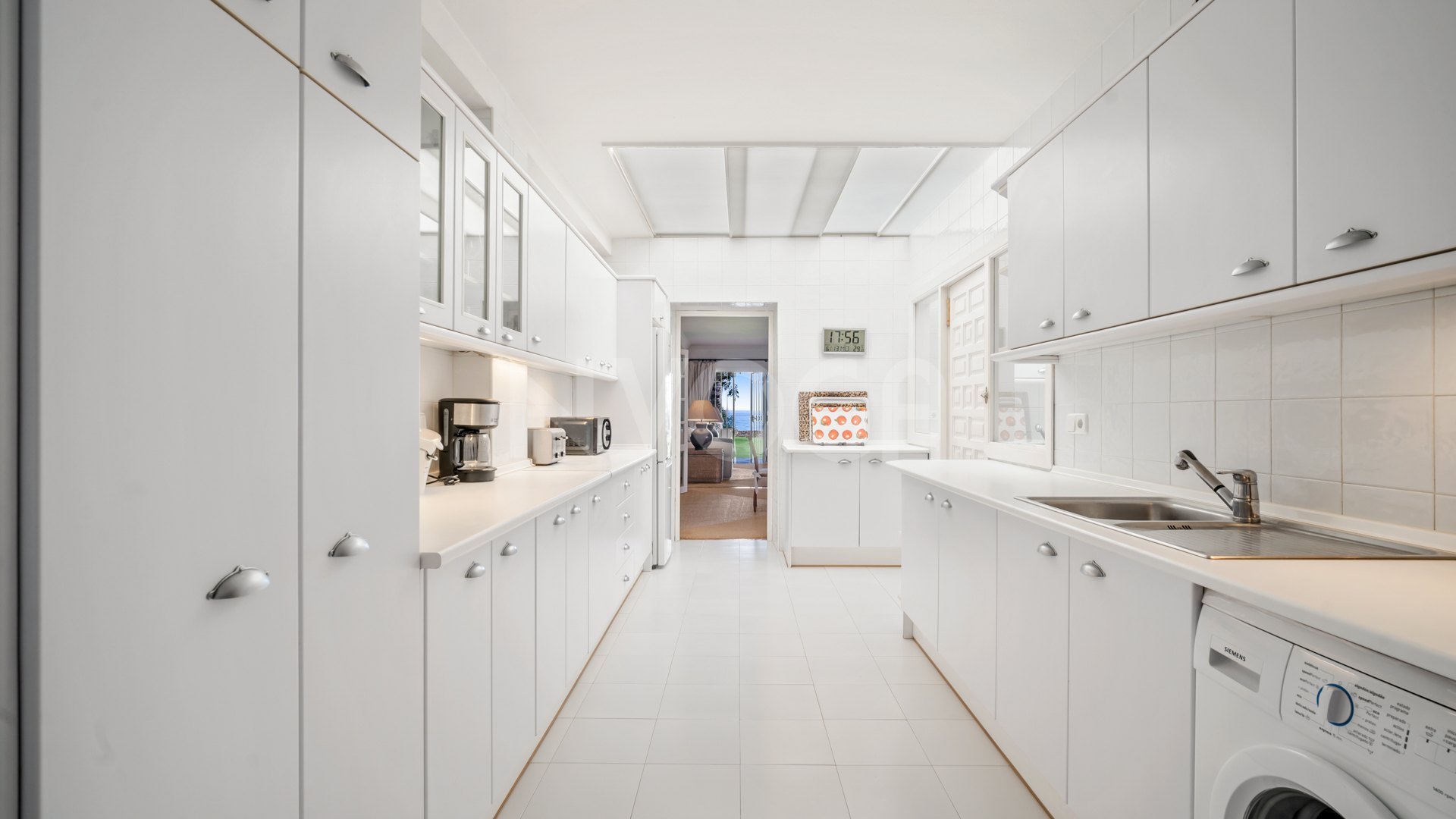 Beautiful classic beachfront villa in Estepona