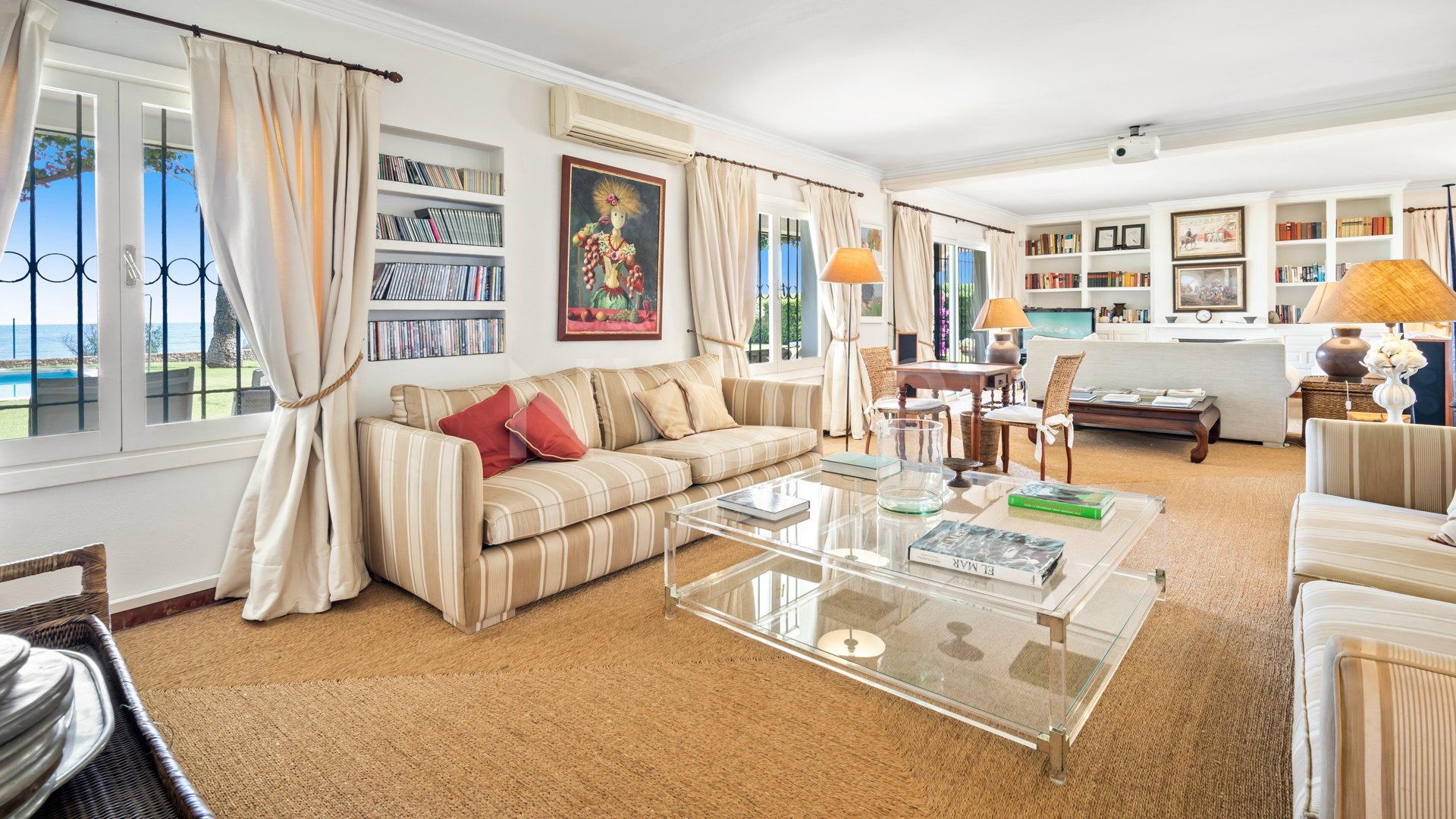 Beautiful classic beachfront villa in Estepona