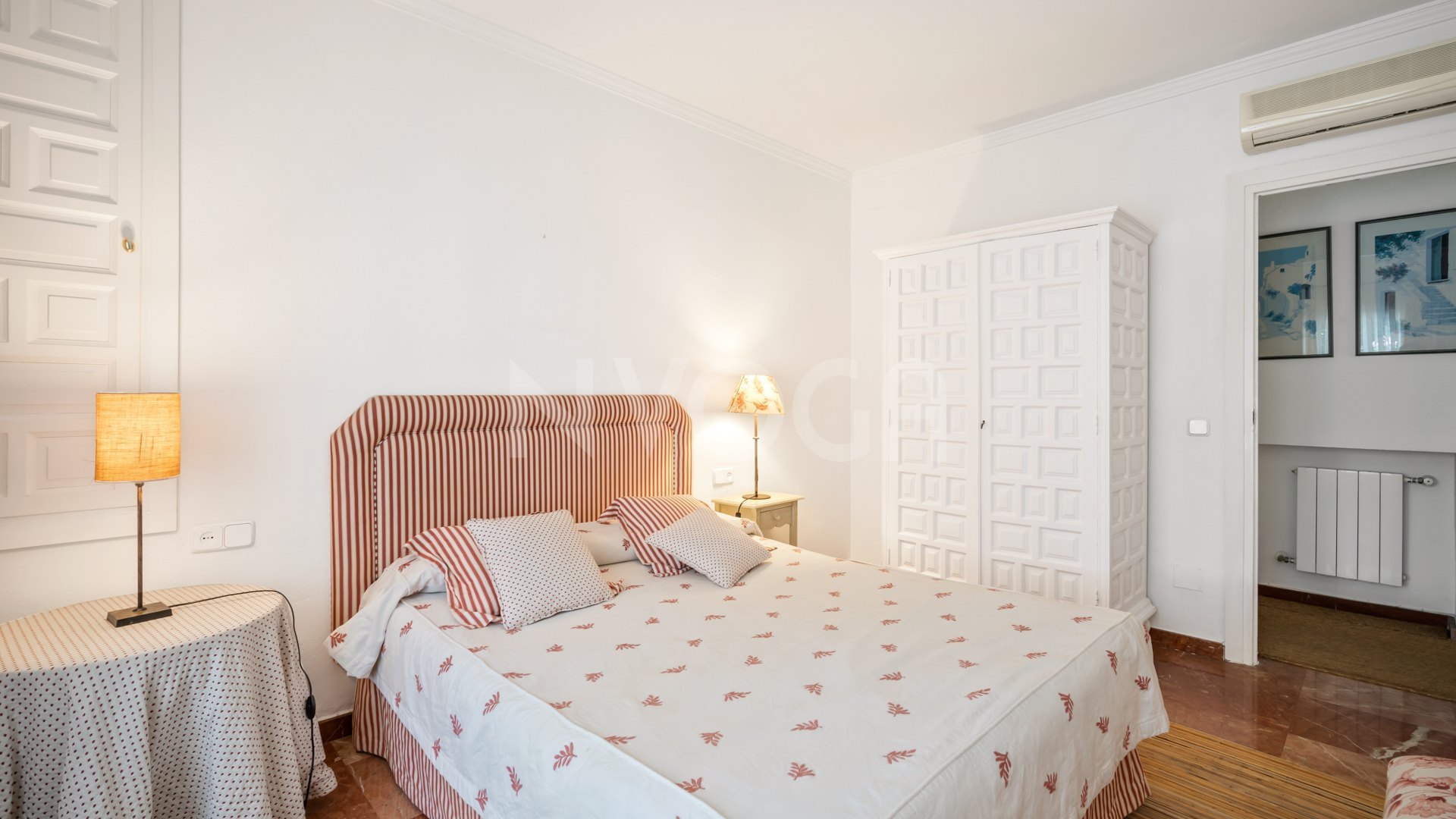 Beautiful classic beachfront villa in Estepona