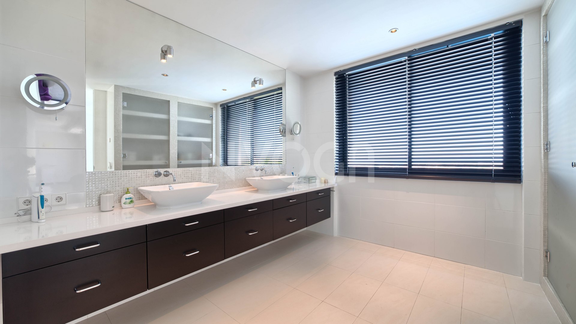 Beautiful contemporary villa located in the heart of Benahavís