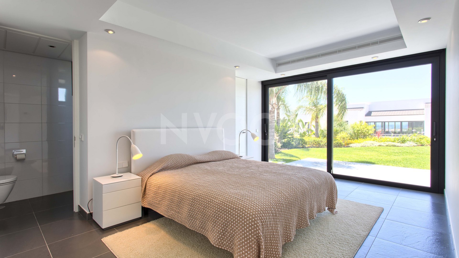 Beautiful contemporary villa located in the heart of Benahavís
