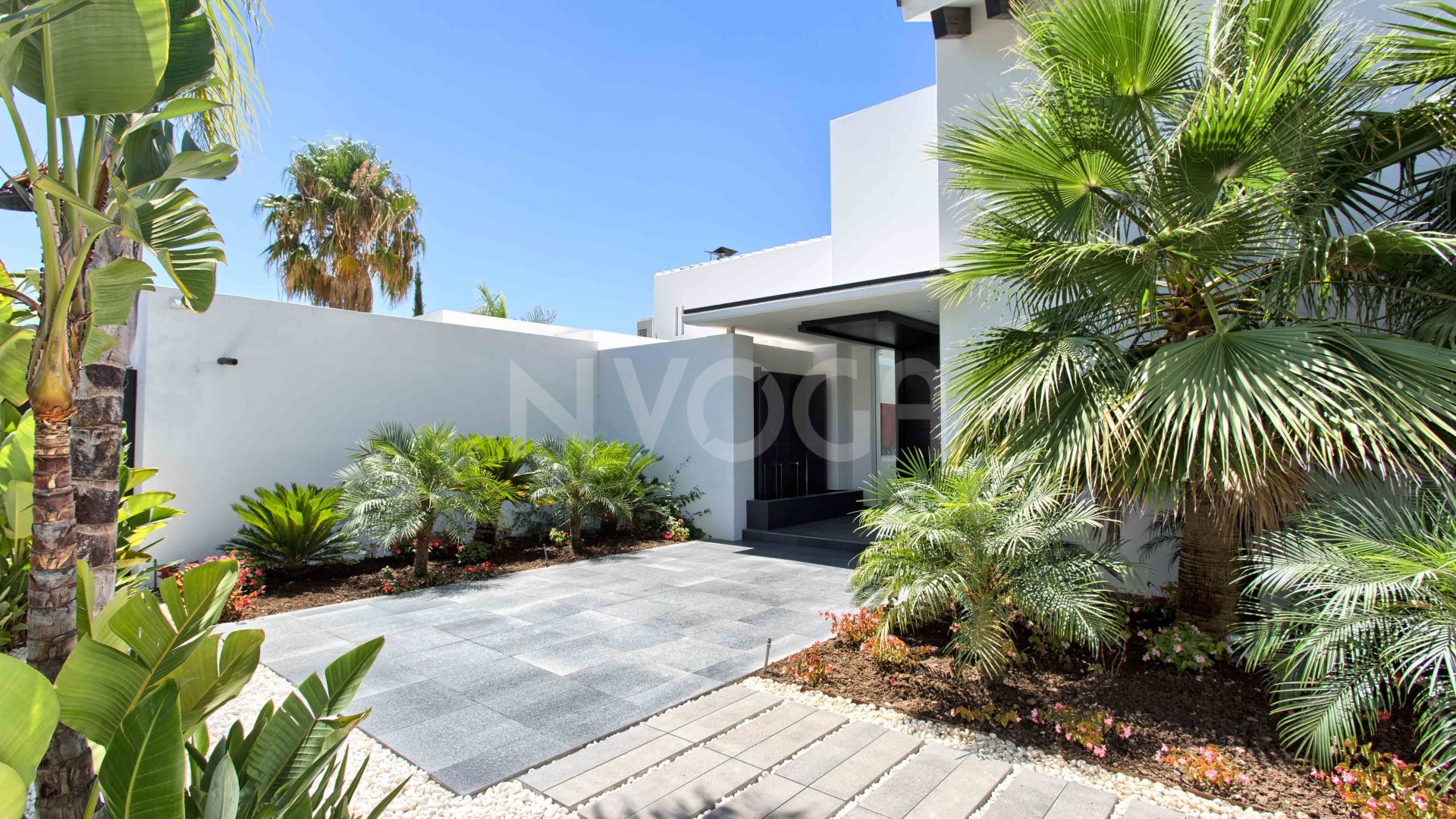 Beautiful contemporary villa located in the heart of Benahavís