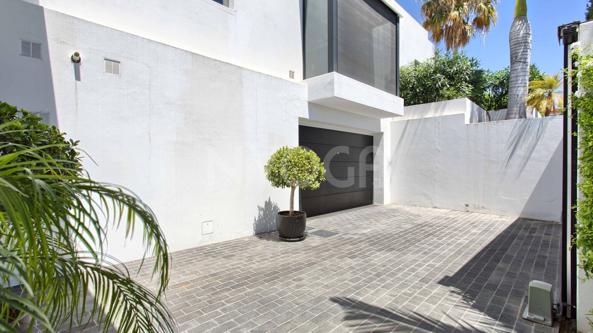 Beautiful contemporary villa located in the heart of Benahavís
