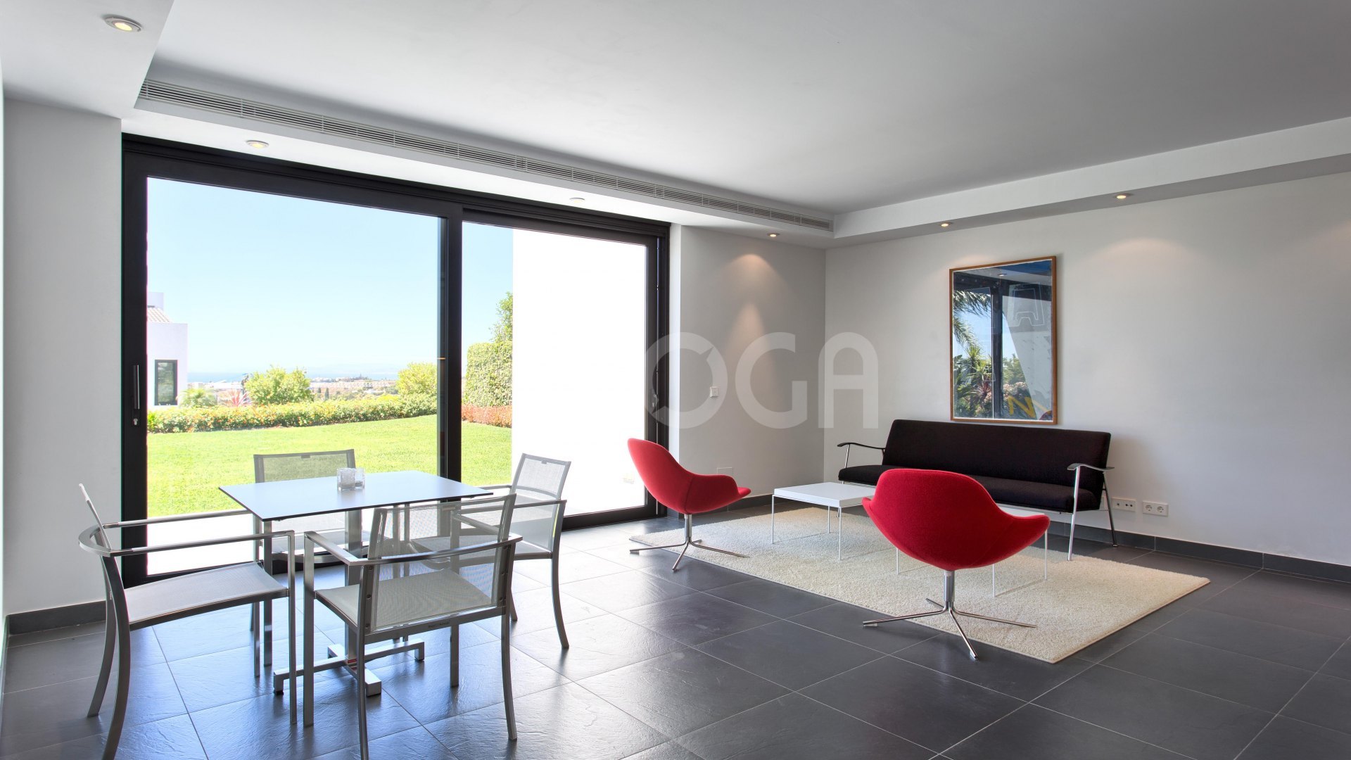 Beautiful contemporary villa located in the heart of Benahavís