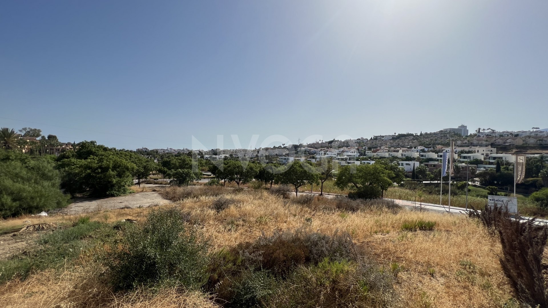 Parcela de terreno con proyecto en El Campanario Golf, Nueva Milla de Oro