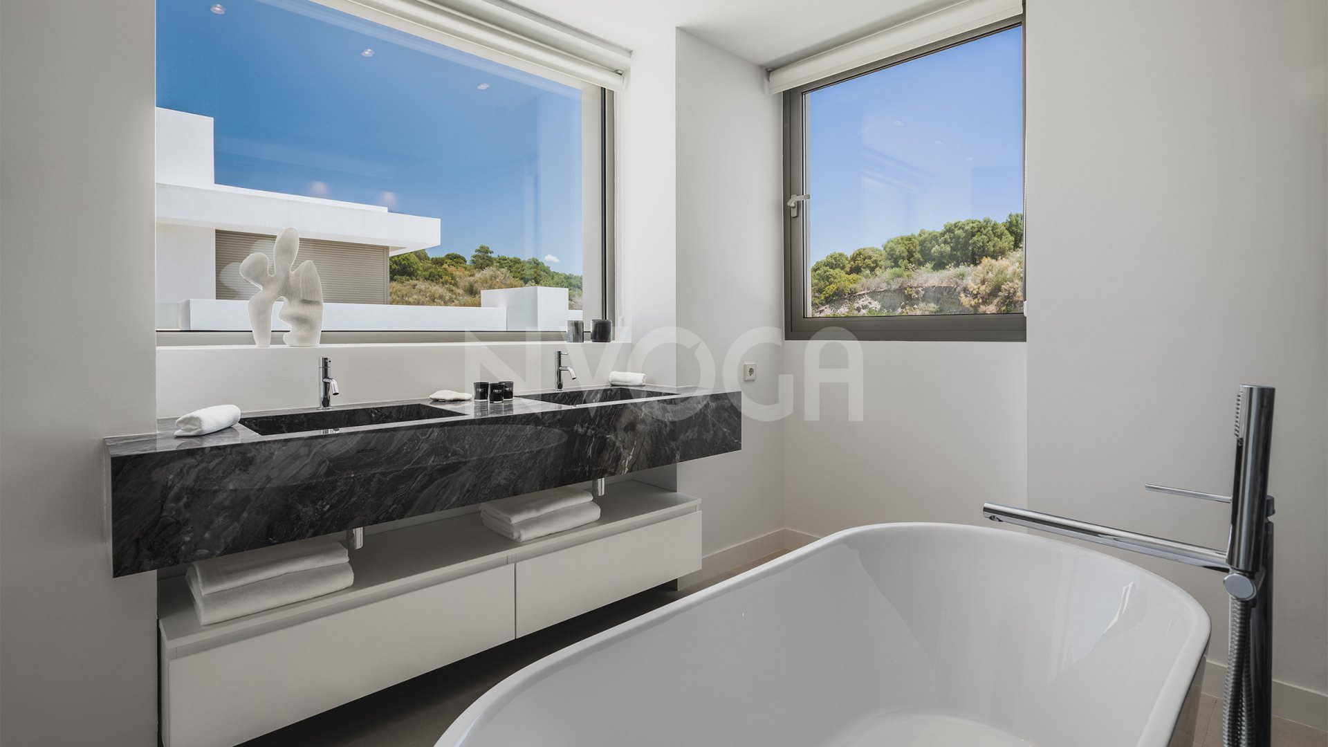 Lujosa villa en el complejo cerrado 'El Paraíso' (Benahavis)