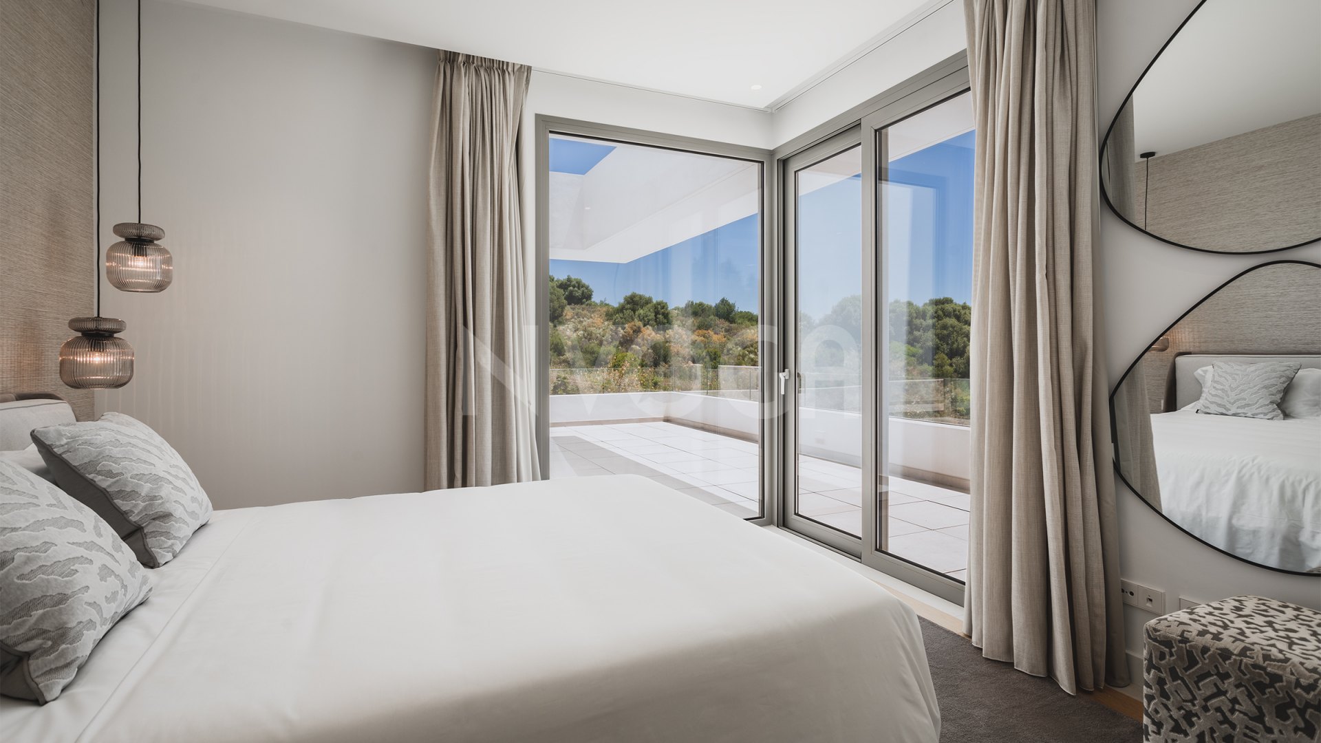 Lujosa villa en el complejo cerrado 'El Paraíso' (Benahavis)
