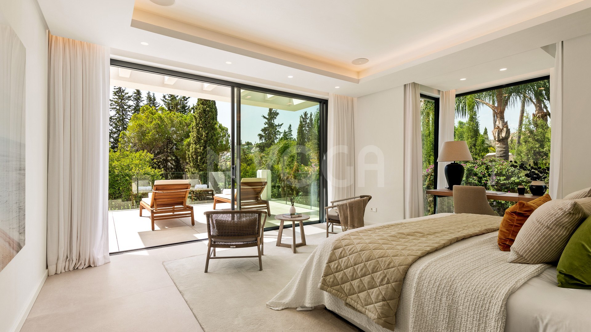 Preciosa villa de nueva construcción ubicada en El Paraíso, Estepona