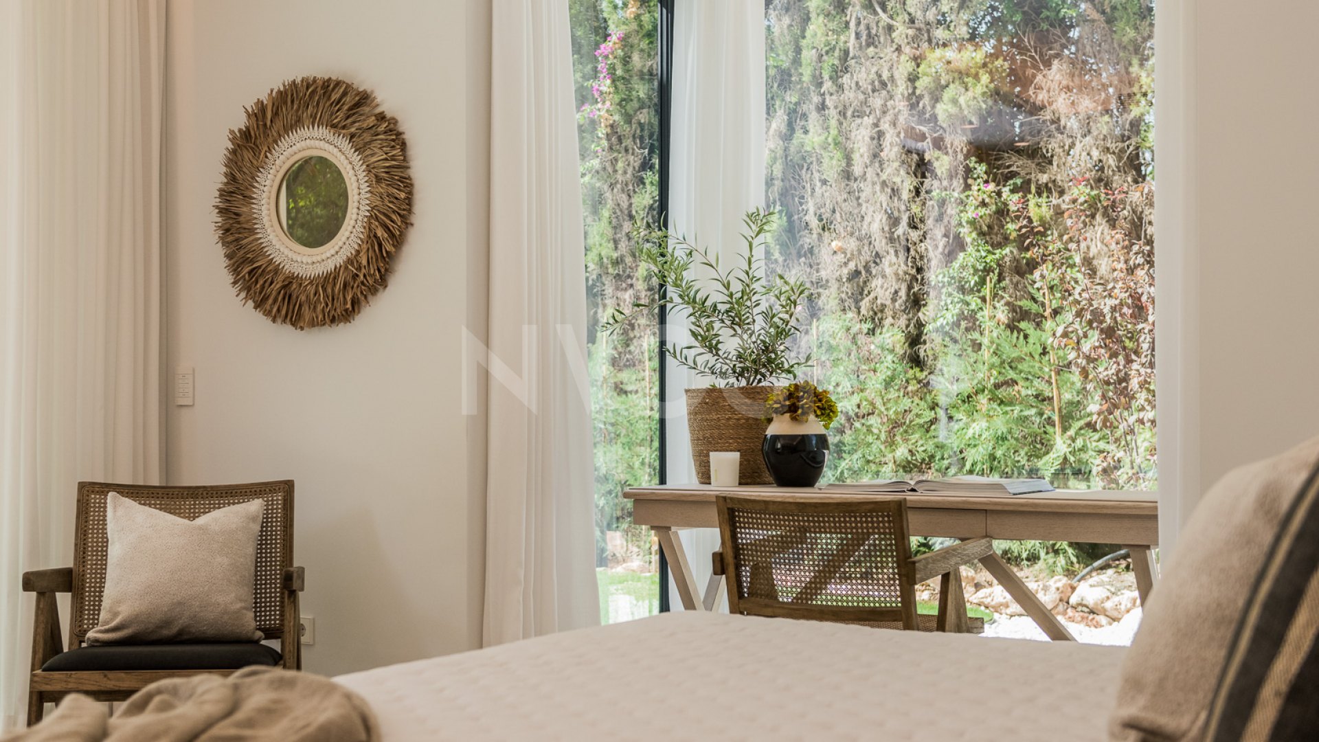 Preciosa villa de nueva construcción ubicada en El Paraíso, Estepona