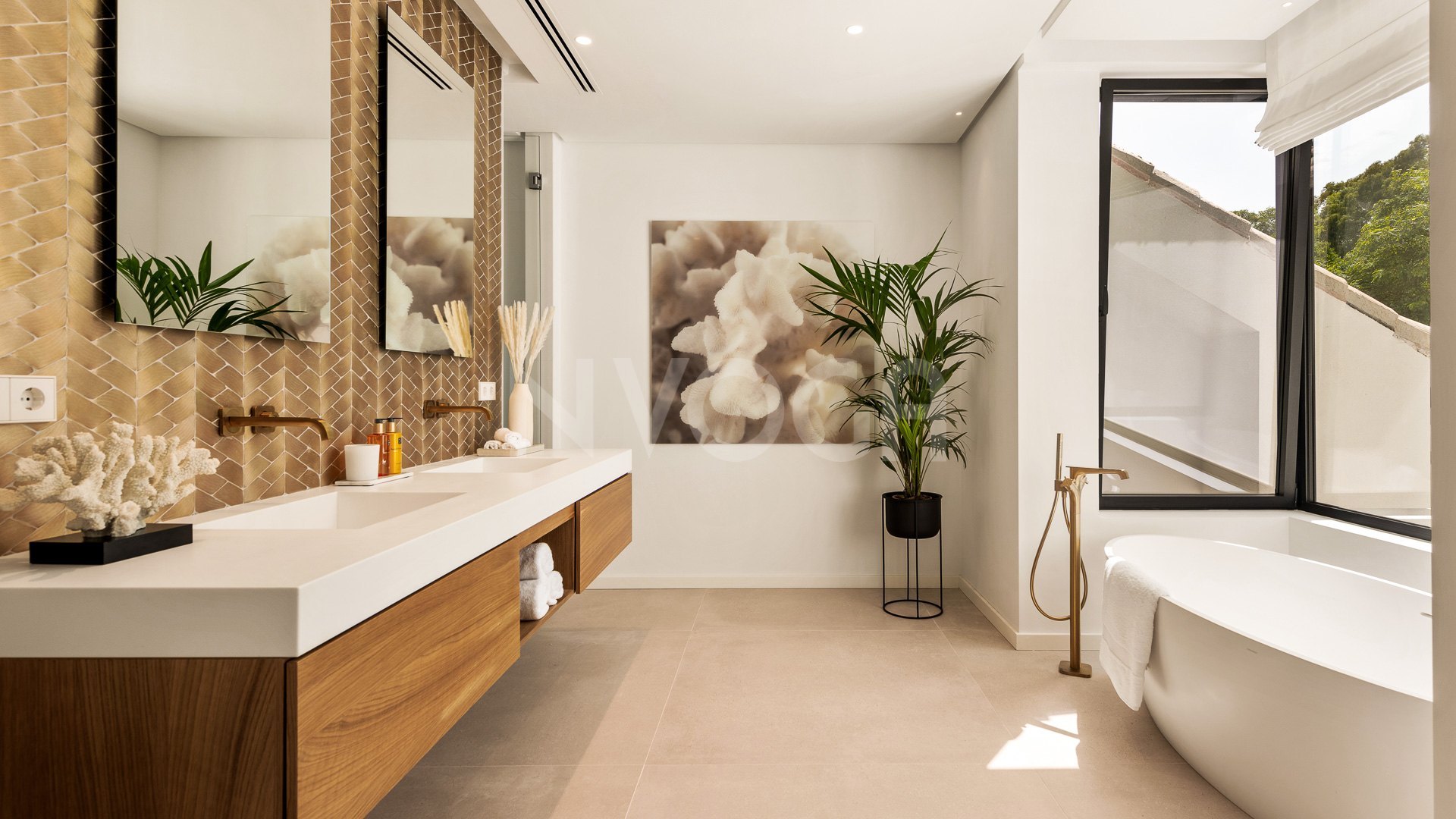 Preciosa villa de nueva construcción ubicada en El Paraíso, Estepona