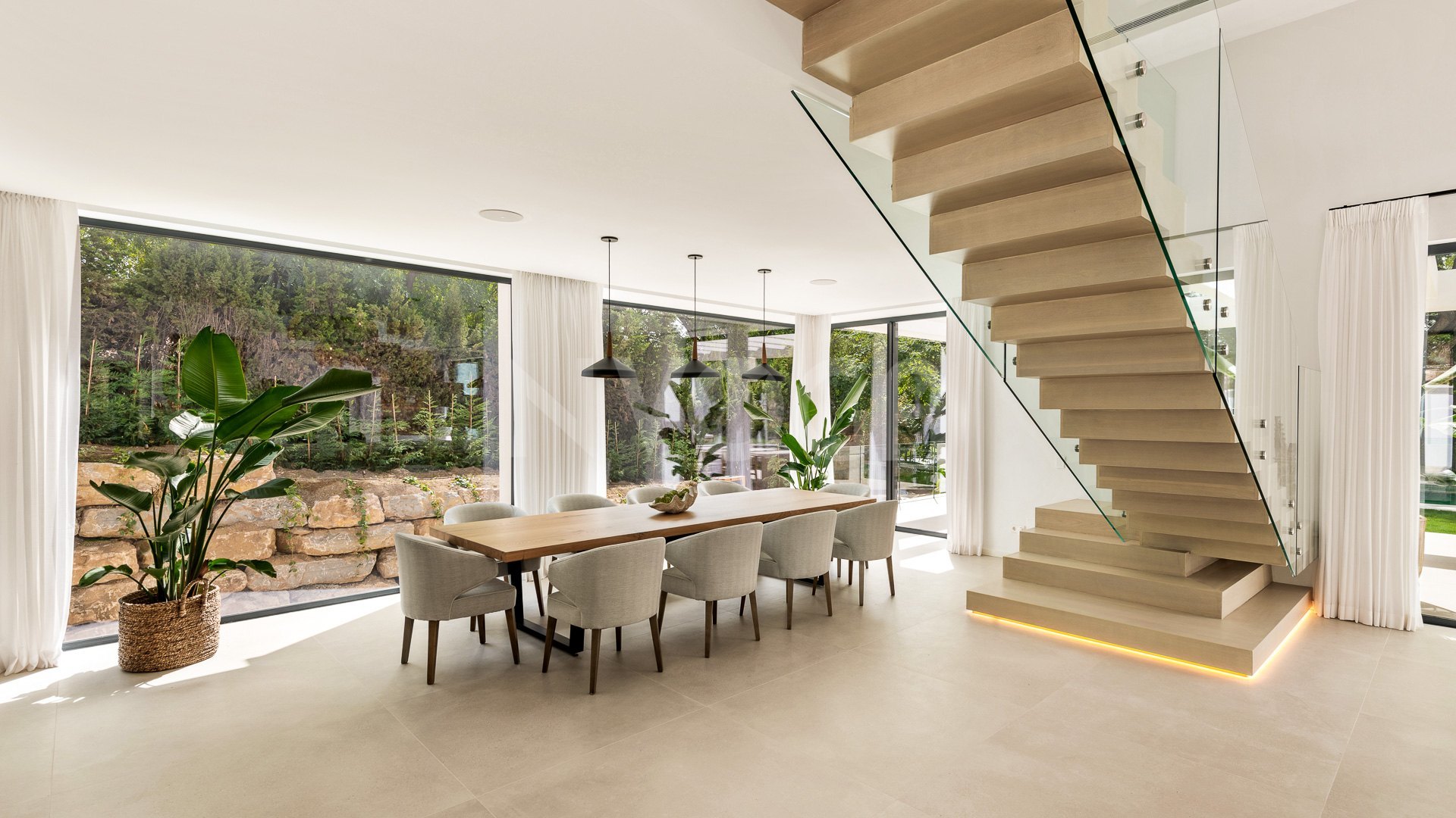 Preciosa villa de nueva construcción ubicada en El Paraíso, Estepona