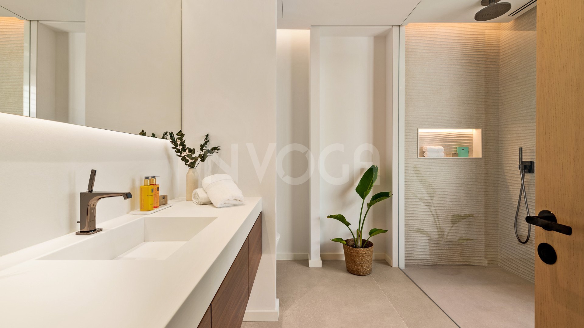 Preciosa villa de nueva construcción ubicada en El Paraíso, Estepona