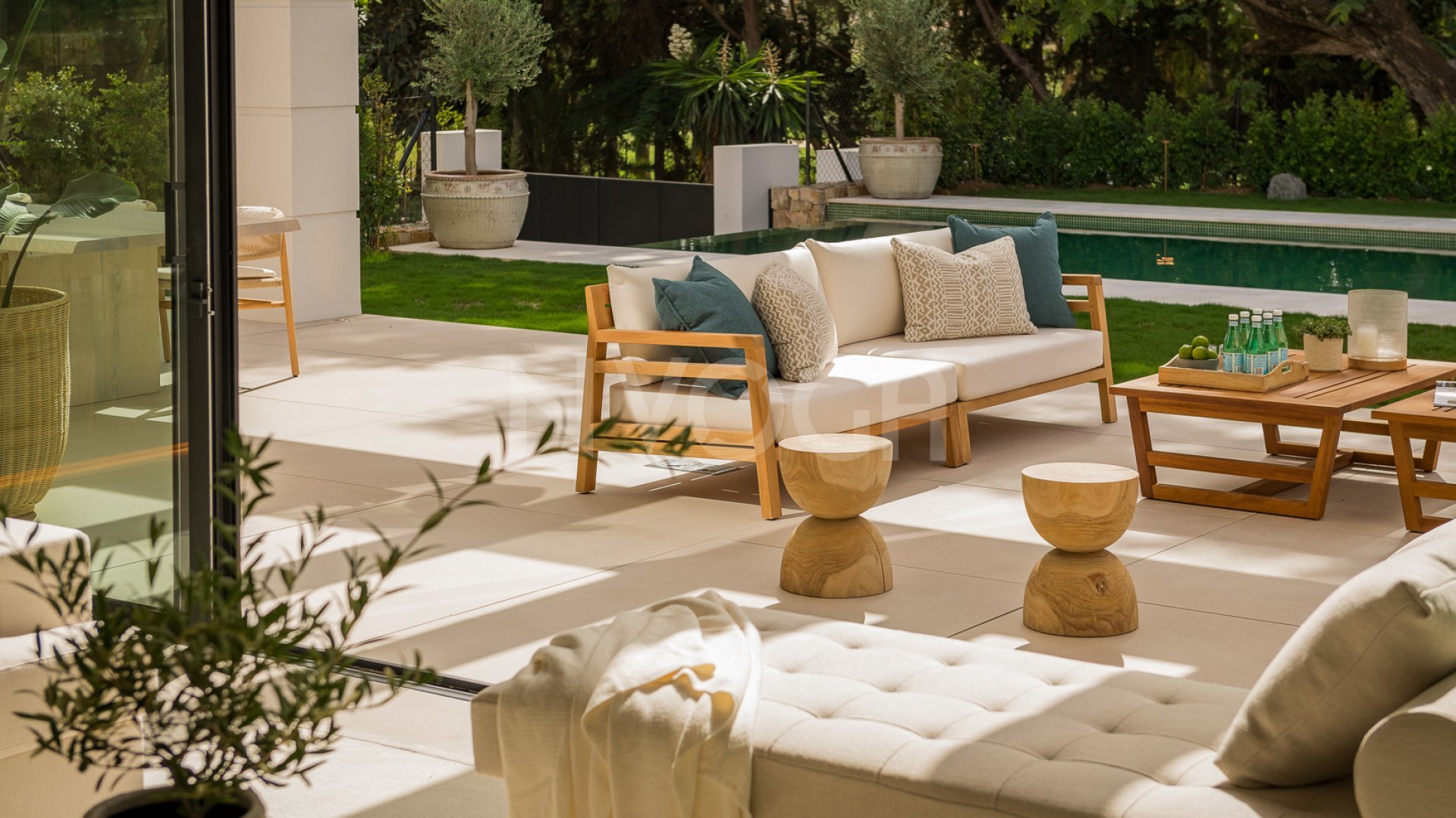 Preciosa villa de nueva construcción ubicada en El Paraíso, Estepona