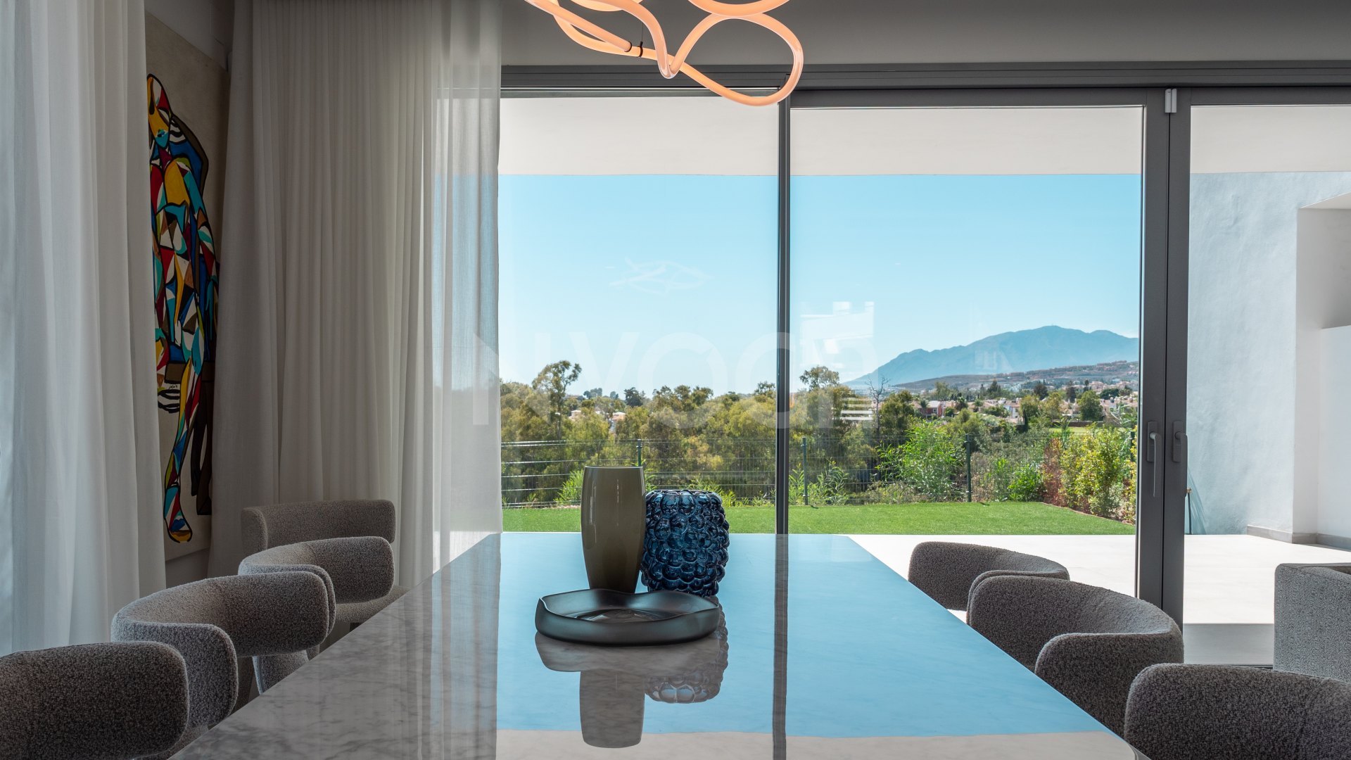 Treetops Villa 12, Fantástica vivienda con vistas panorámicas al golf , mar y montaña, en Guadalmina, Marbella.