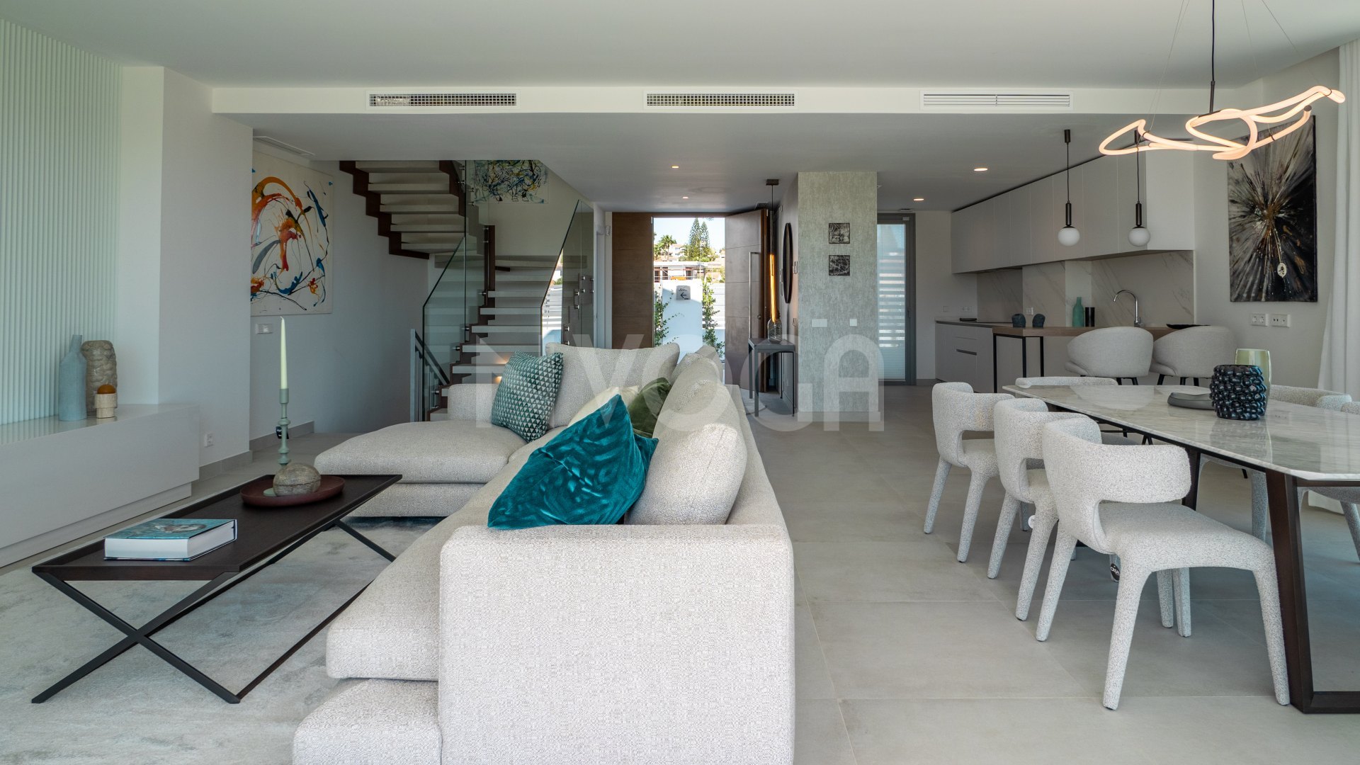 Treetops Villa 12, Fantástica vivienda con vistas panorámicas al golf , mar y montaña, en Guadalmina, Marbella.