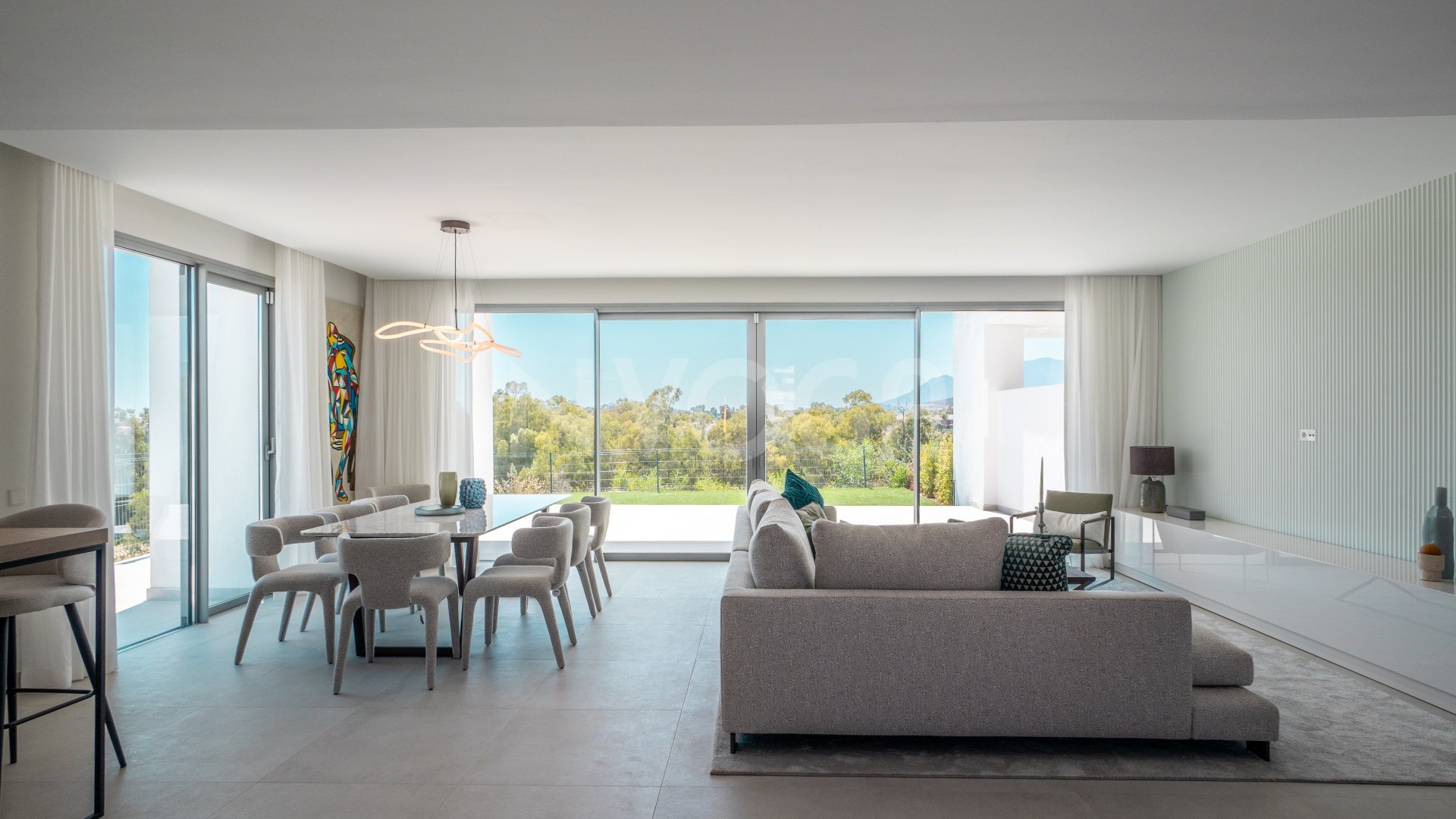 Treetops Villa 12, Fantástica vivienda con vistas panorámicas al golf , mar y montaña, en Guadalmina, Marbella.