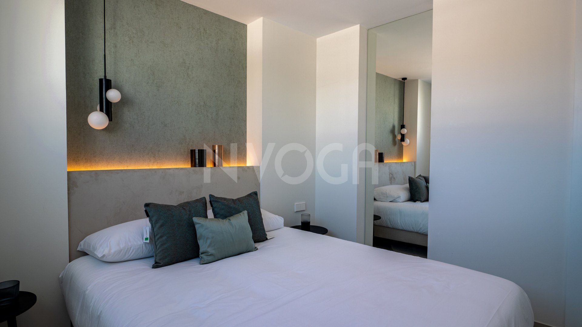 Treetops Villa 12, Fantástica vivienda con vistas panorámicas al golf , mar y montaña, en Guadalmina, Marbella.
