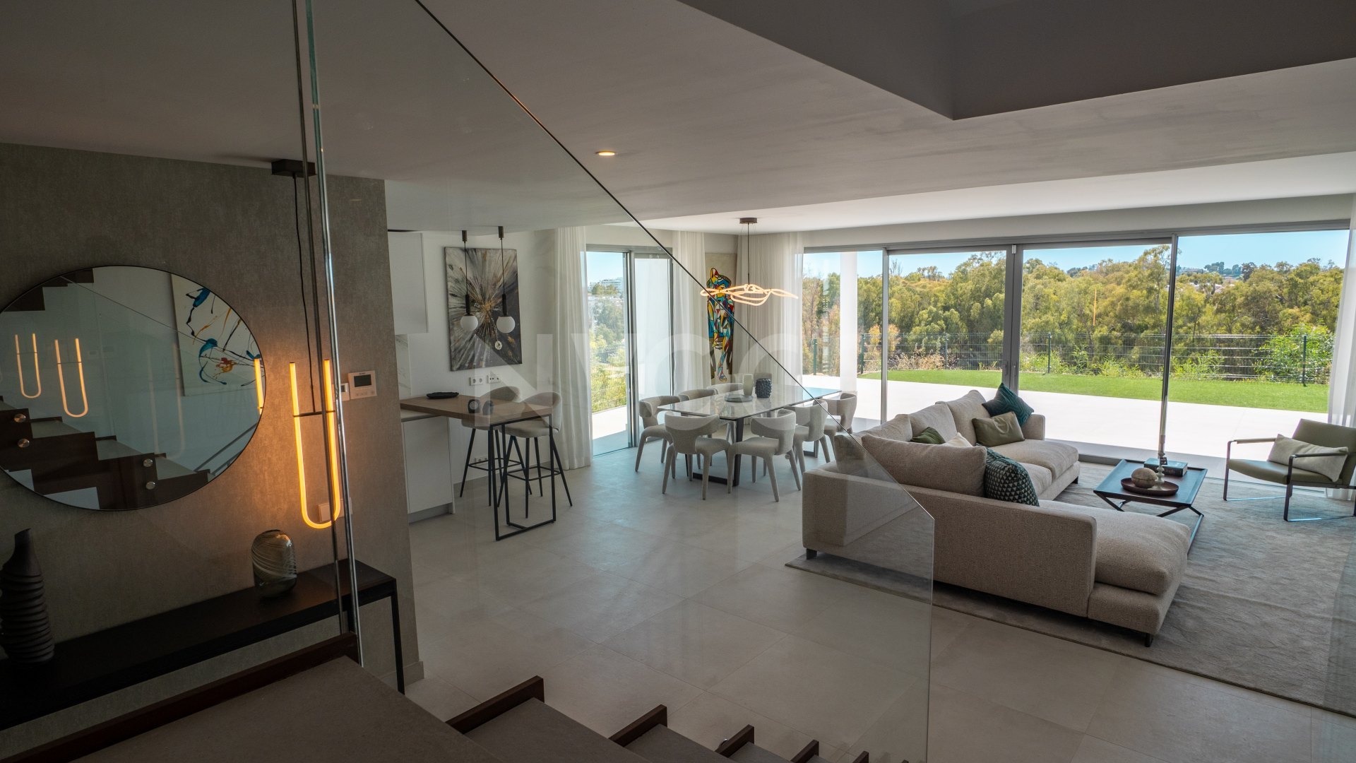 Treetops Villa 12, Fantástica vivienda con vistas panorámicas al golf , mar y montaña, en Guadalmina, Marbella.