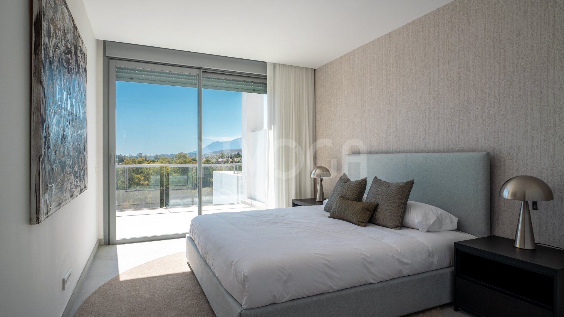 Treetops Villa 12, Fantástica vivienda con vistas panorámicas al golf , mar y montaña, en Guadalmina, Marbella.