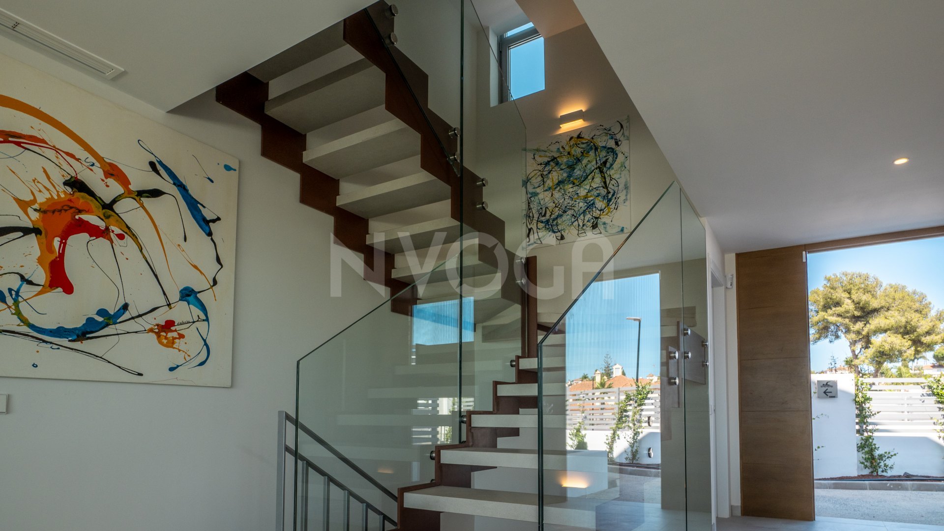 Treetops Villa 12, Fantástica vivienda con vistas panorámicas al golf , mar y montaña, en Guadalmina, Marbella.