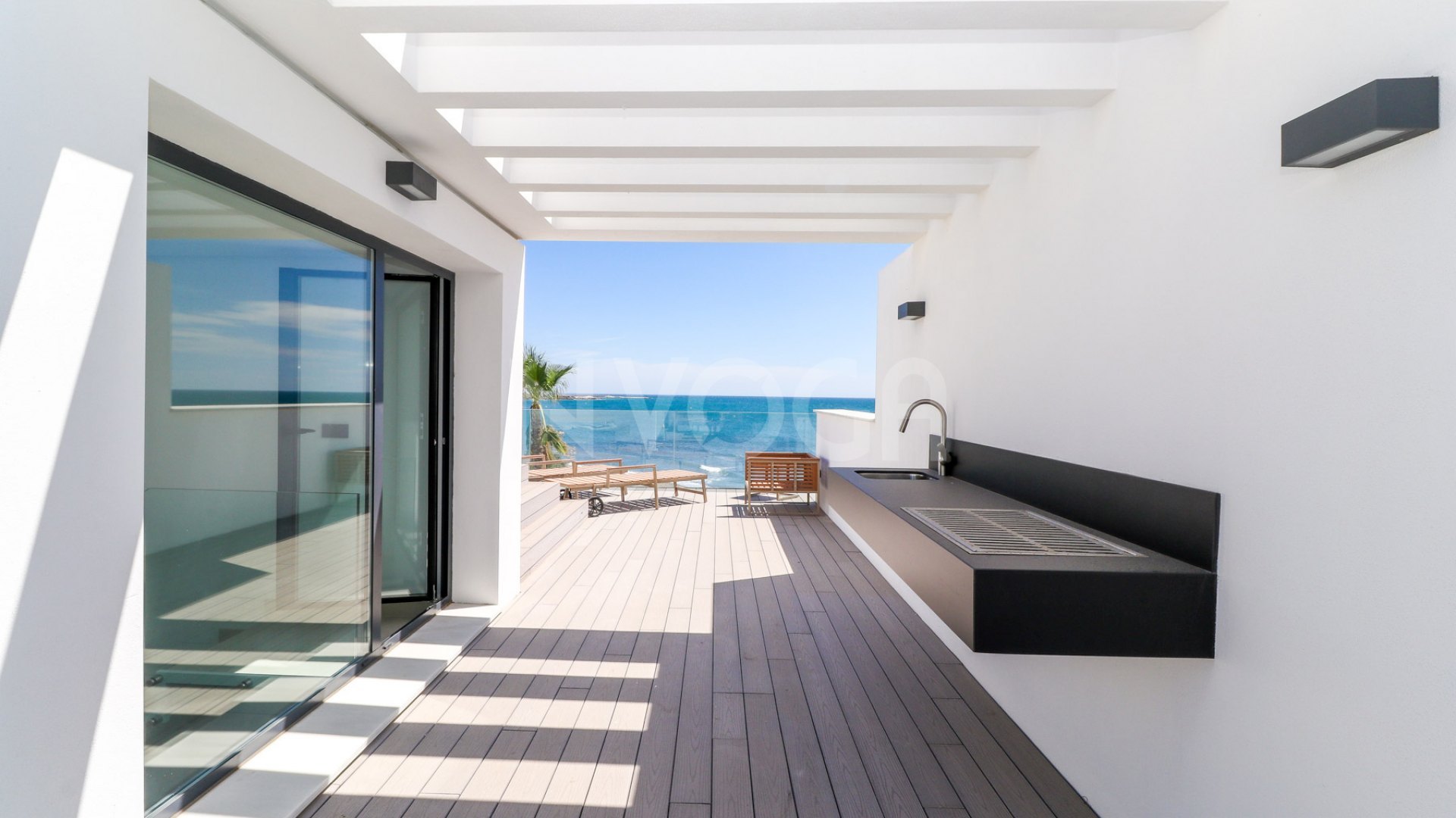 Gorgeous 3 bedroom beachfront townhouse in Estepona, with panoramic sea views.