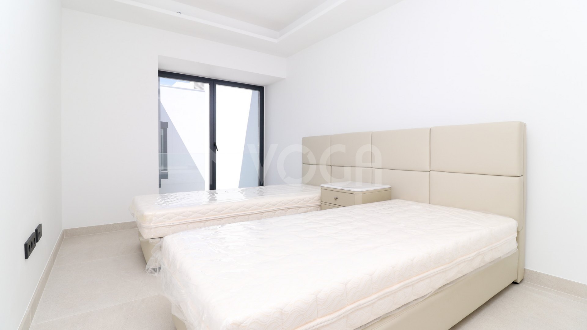 Gorgeous 3 bedroom beachfront townhouse in Estepona, with panoramic sea views.