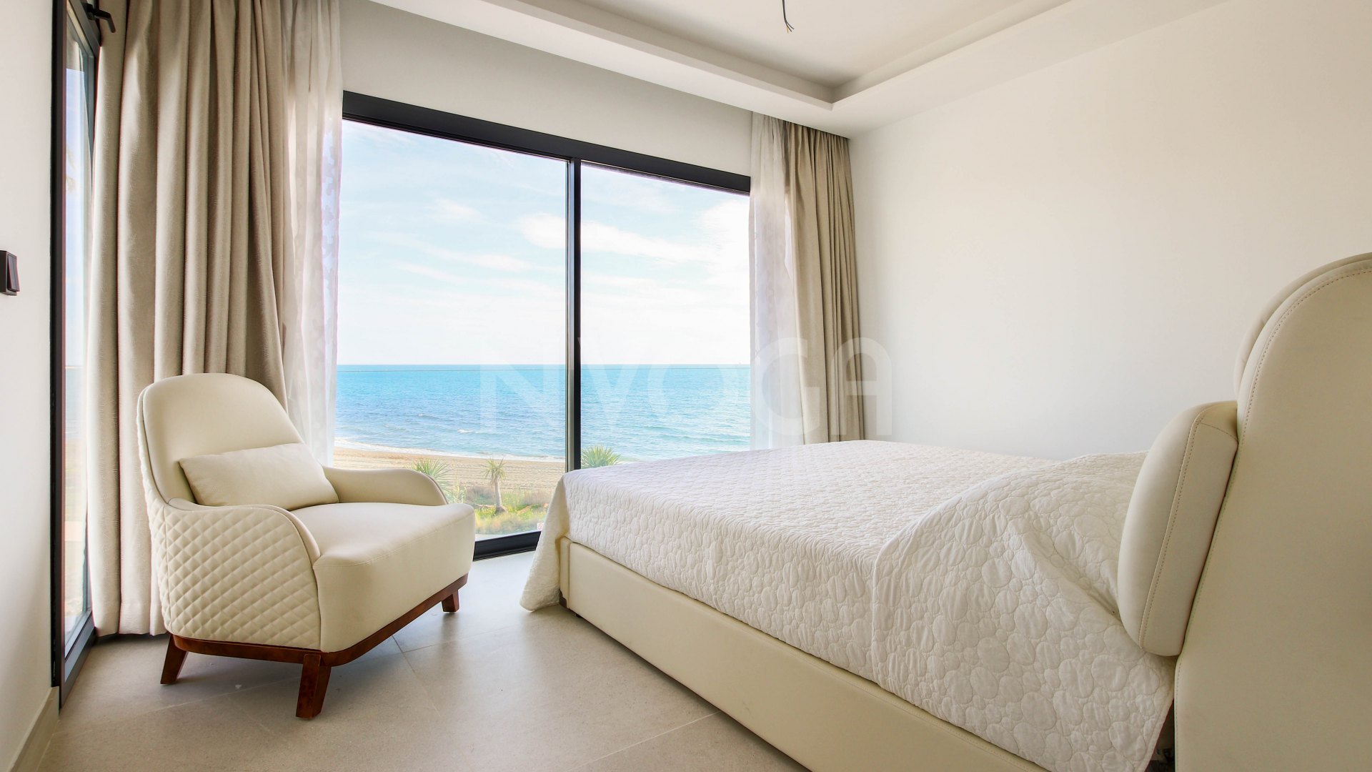 Gorgeous 3 bedroom beachfront townhouse in Estepona, with panoramic sea views.