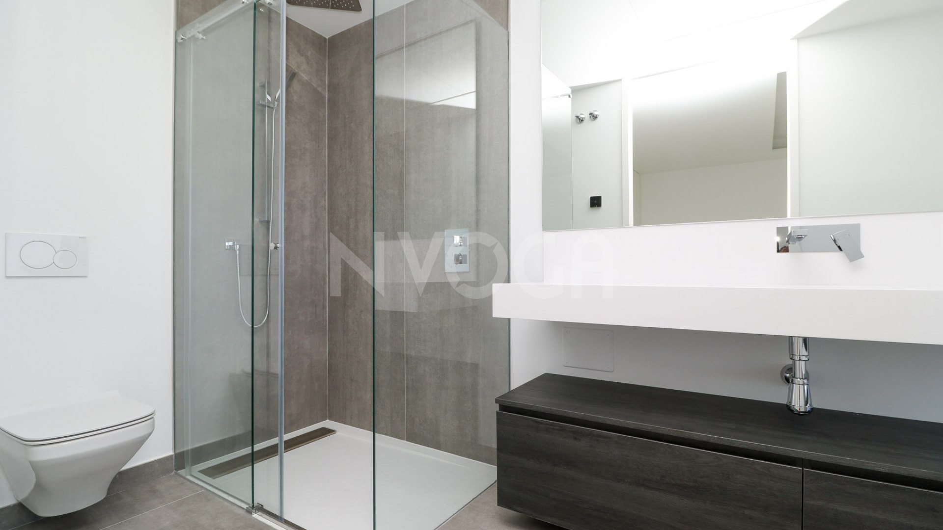 Gorgeous 3 bedroom beachfront townhouse in Estepona, with panoramic sea views.