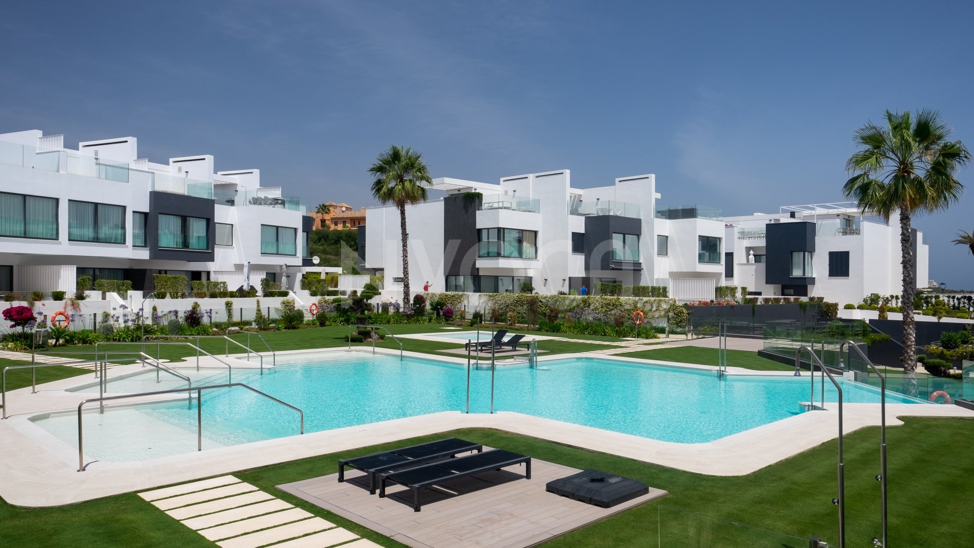 Gorgeous 3 bedroom beachfront townhouse in Estepona, with panoramic sea views.