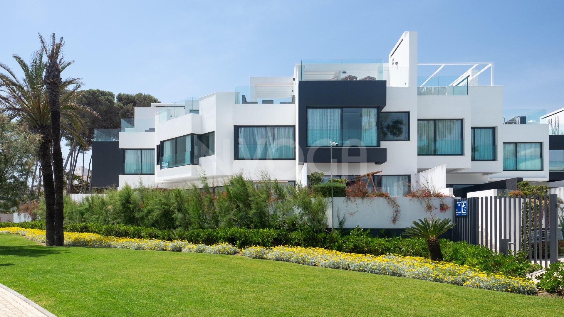 Gorgeous 3 bedroom beachfront townhouse in Estepona, with panoramic sea views.