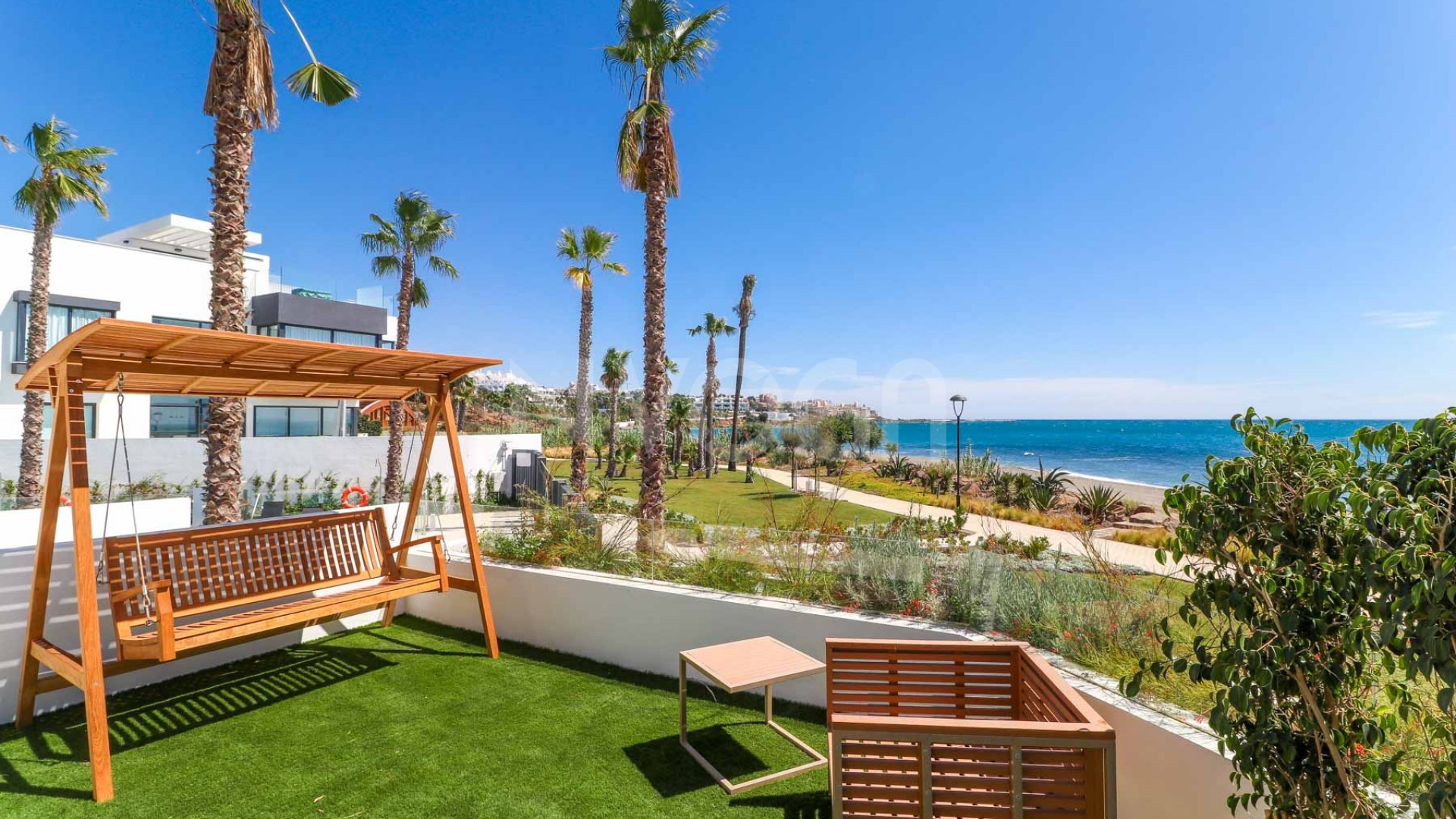 Gorgeous 3 bedroom beachfront townhouse in Estepona, with panoramic sea views.